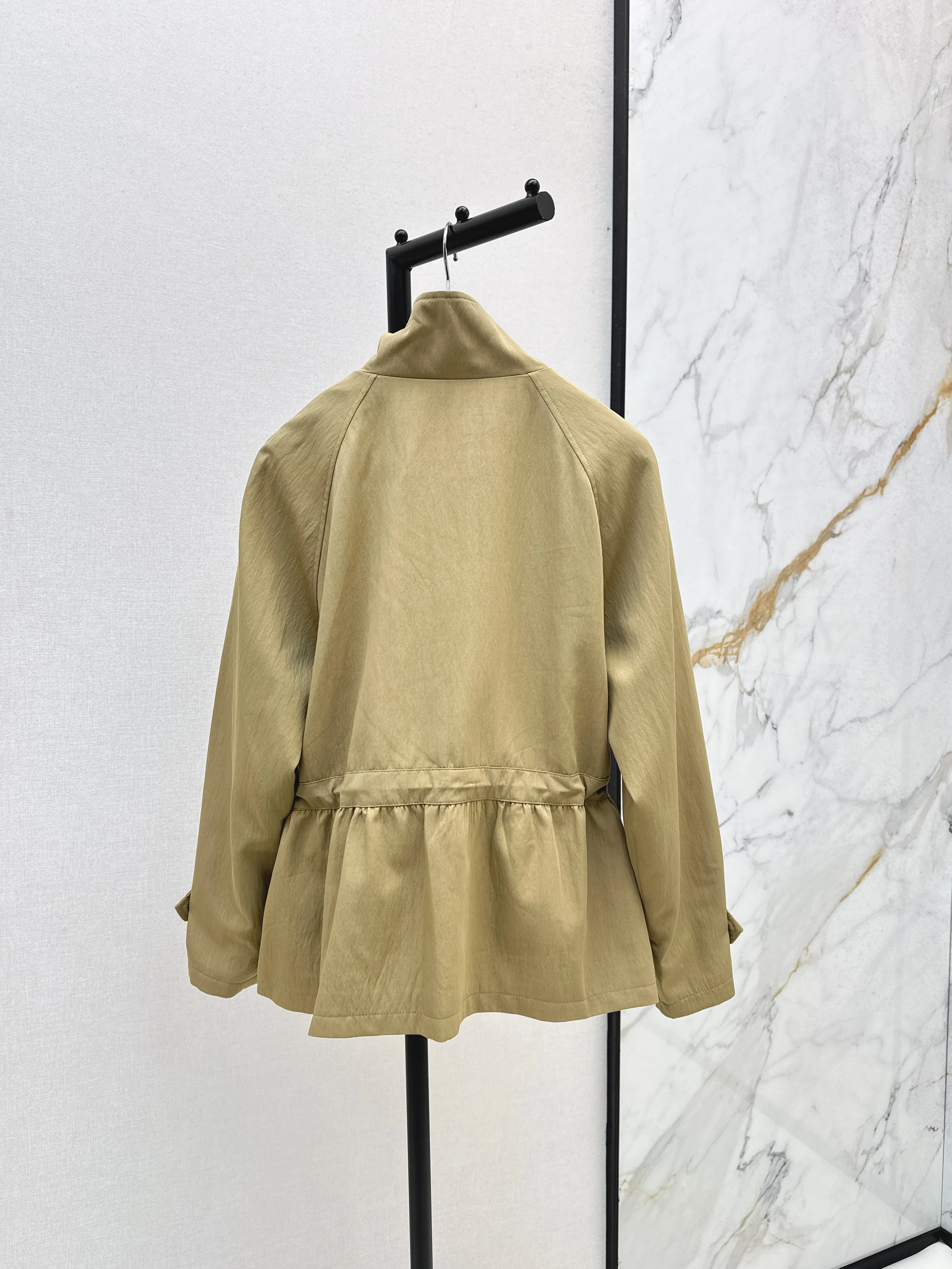 

2025 Autumn/Winter Latest Handsome Stand up Collar Waist Windbreaker Embroidered in Two Colors 460