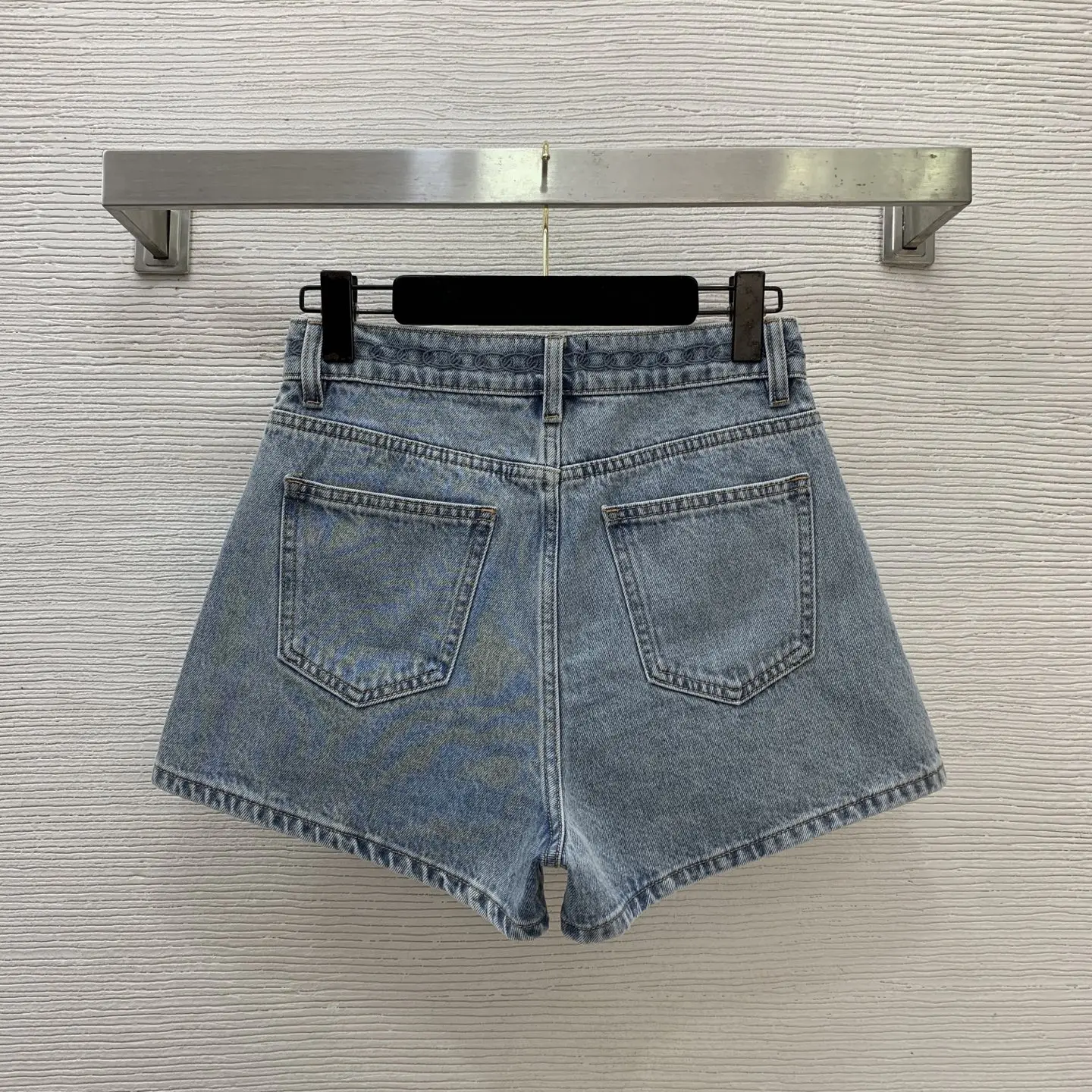 

Women's new fashionable washed denim cotton rolled edge decoration temperament simple and fashionable denim shorts