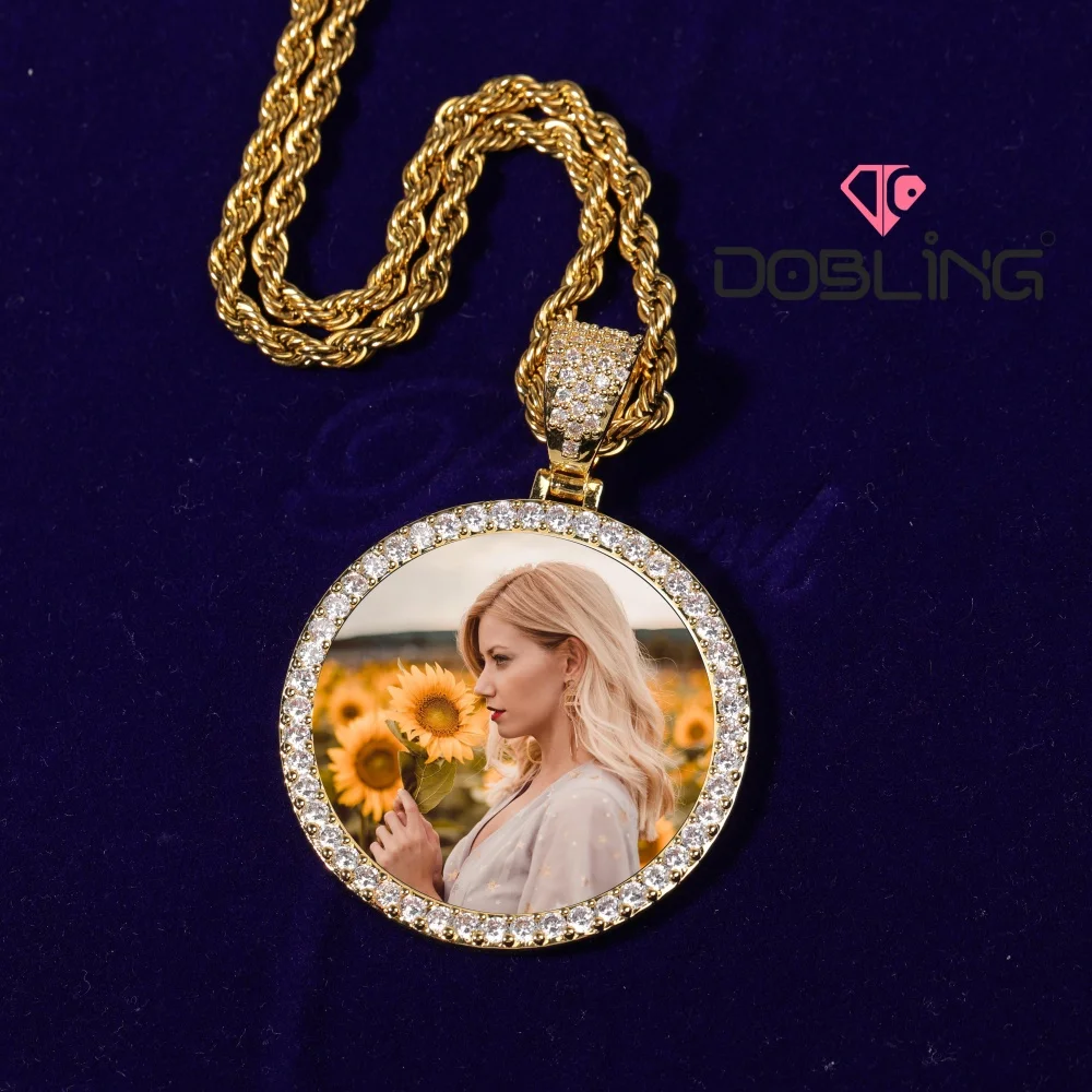 

Custom Round Medal Photo Pendant Engraving On Back Commemorate Picture Necklace Fashion Anniversary Jewelry Birthday Gifts