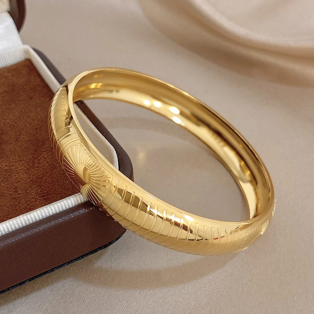 pulseira-minimalista-de-aco-inoxidavel-com-padrao-geometrico-esculpido-para-mulheres-brilhante-impermeavel-empilhavel-joia-diaria-nova
