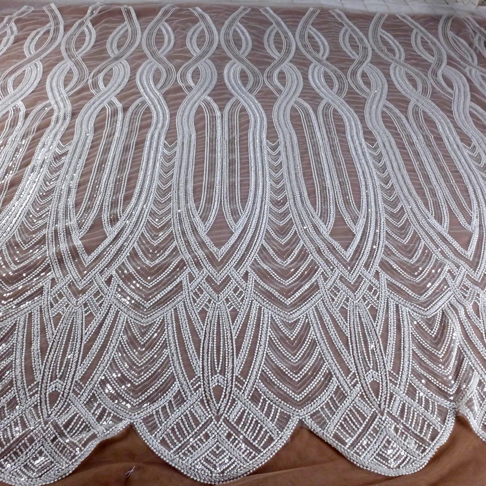 

Популярная белая кружевная ткань HelluyerDc с бисером, вышивка с рисунками линий для свадебного платья выпускного вечера, ткань во дворе