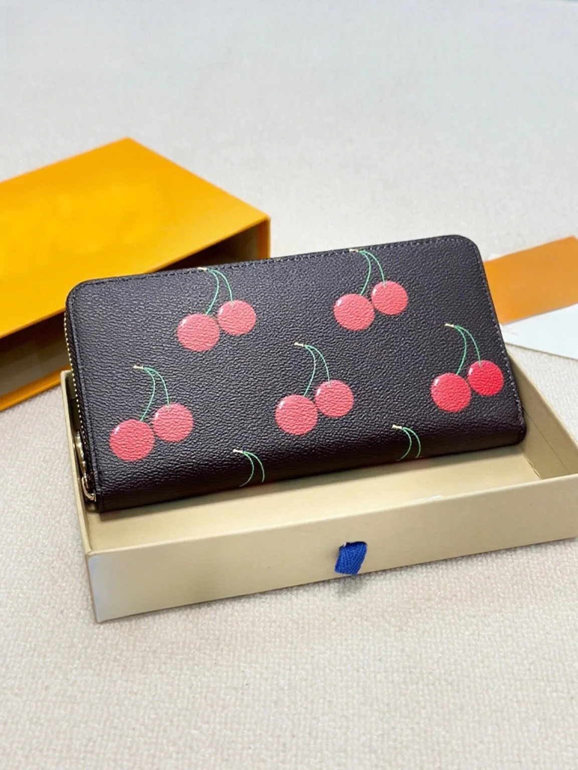 Borsa per monete sandwich incorporata alla moda classica con cerniera dorata con decorazione in ciliegio