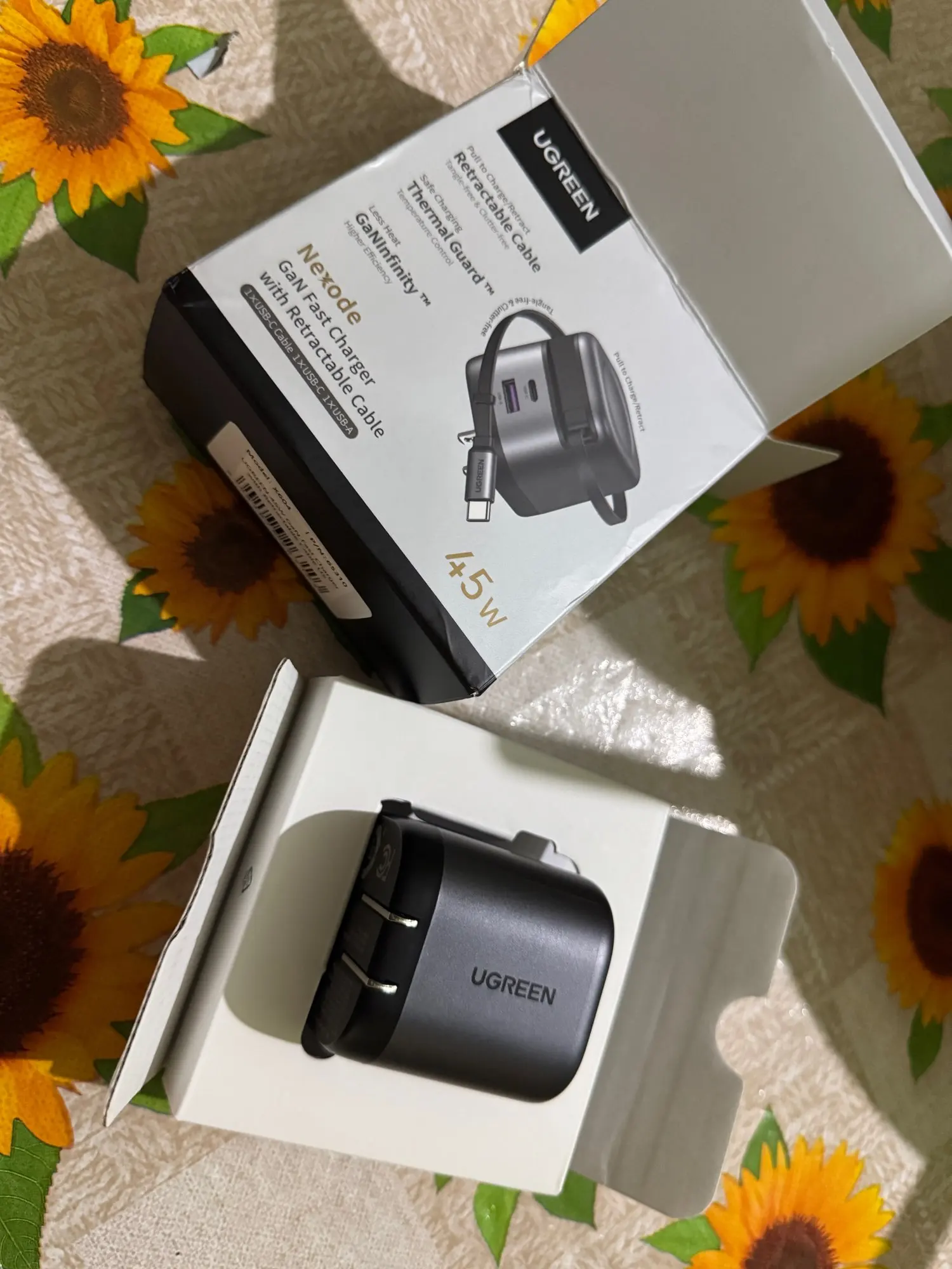 UGREEN Nexode 45W Charger with Retractable 45865 photo review