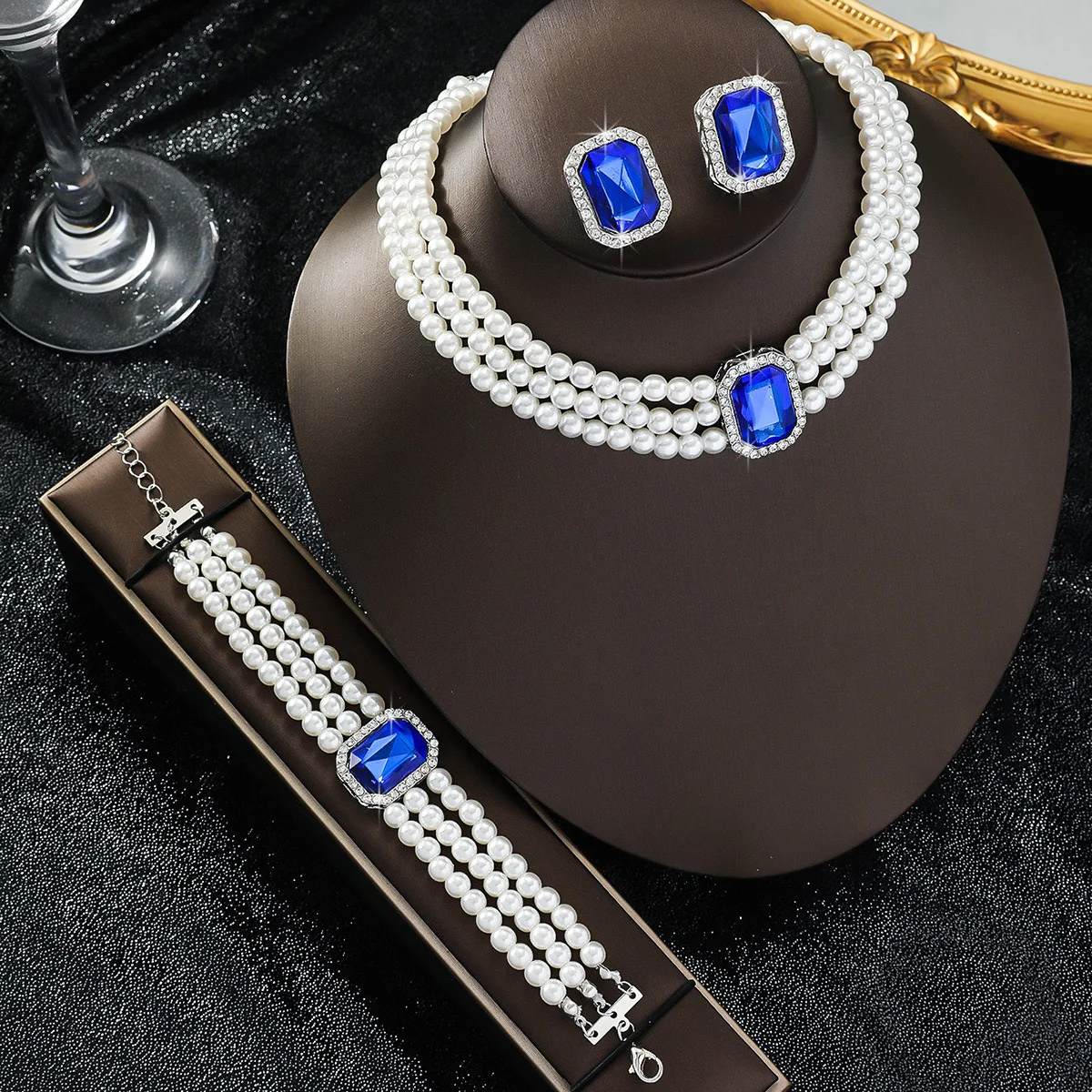 

Vintage Pearl Jewelry Set for Women – Choker Necklace, Bracelet & Earrings