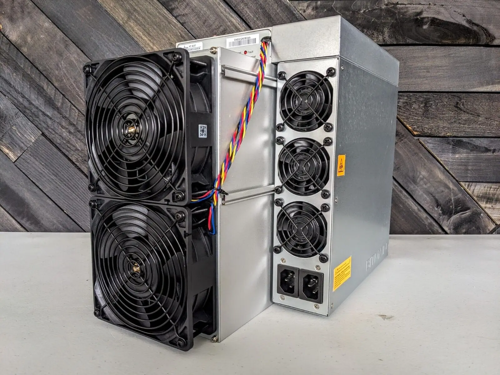 

Bitmain Antminer K7 63.5TH 3080W CKB Miner