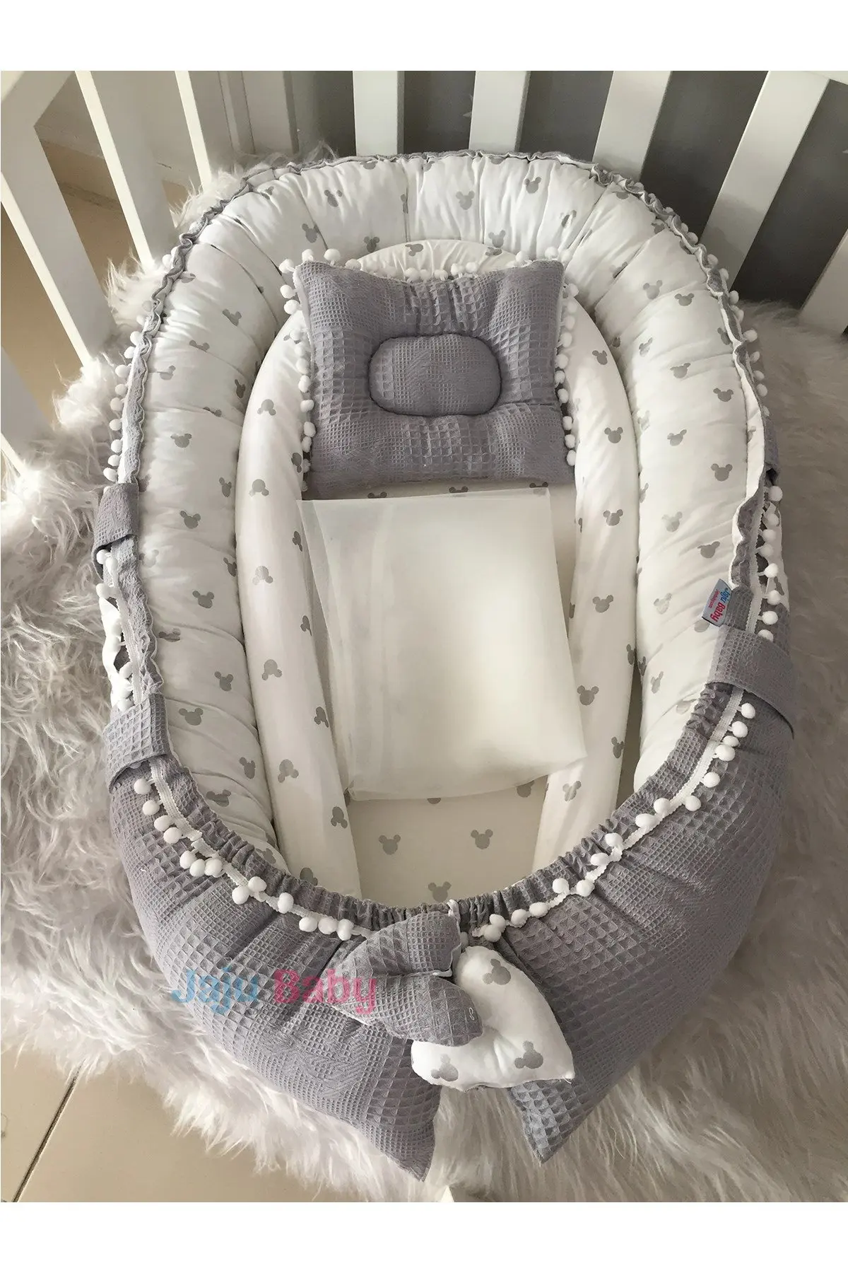 Handgemachte graue Waffel Pique Stoff Mickey Design Pompon Spielzeug apparat und Tüll Babynest Set