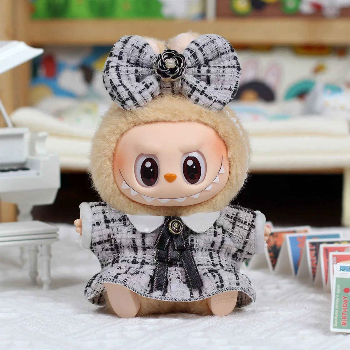 Zeer schattig poppenjurkje, hoge kwaliteit, handwasbaar, waterwasbaar en stomerijwasbaar, geschikt voor poppen tot 17 cm hoog.