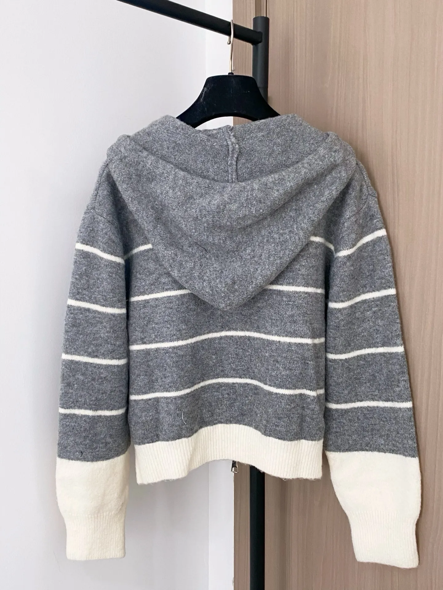 

2025 Early Autumn Fashion New Women's Warm Jacket Colorblock Striped Top Zipper Cardigan Hooded Knitted Sweatshirt