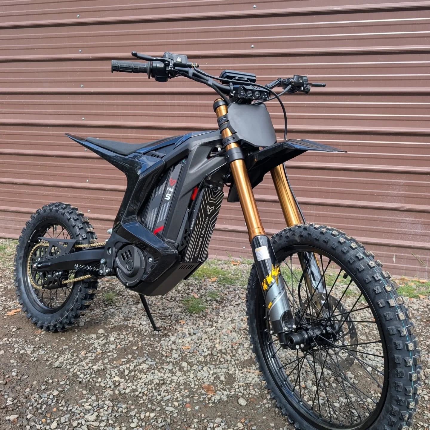 يحتوي Arctic Leopard XE Pro S الجديد على فرقعة عالية لتعبئة باك في بطارية 72 فولت 55 أمبير أكبر في الفصل مع 20 كيلو وات (27 حصان)