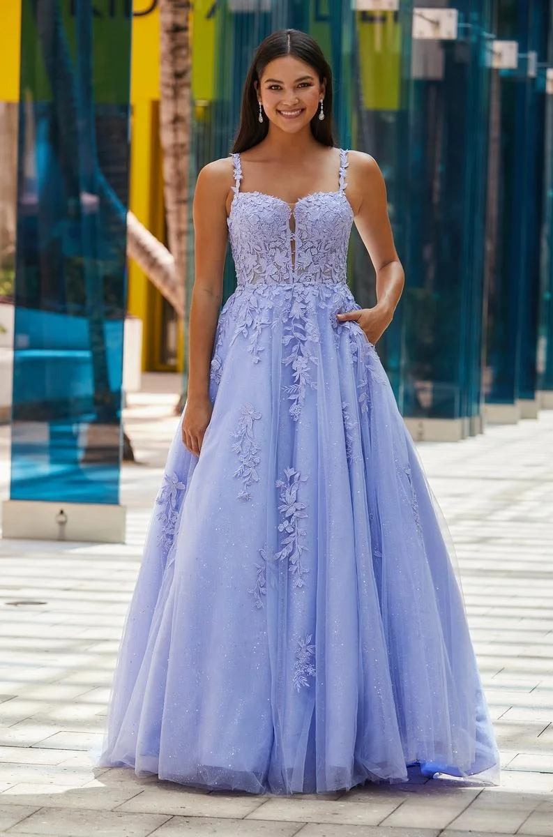 Sparkly V Neck A-LineTulle Long Prom Dresses With Appliques Sweet Spaghetti Strap Lace Formal Evening Dress Party Ball Gown