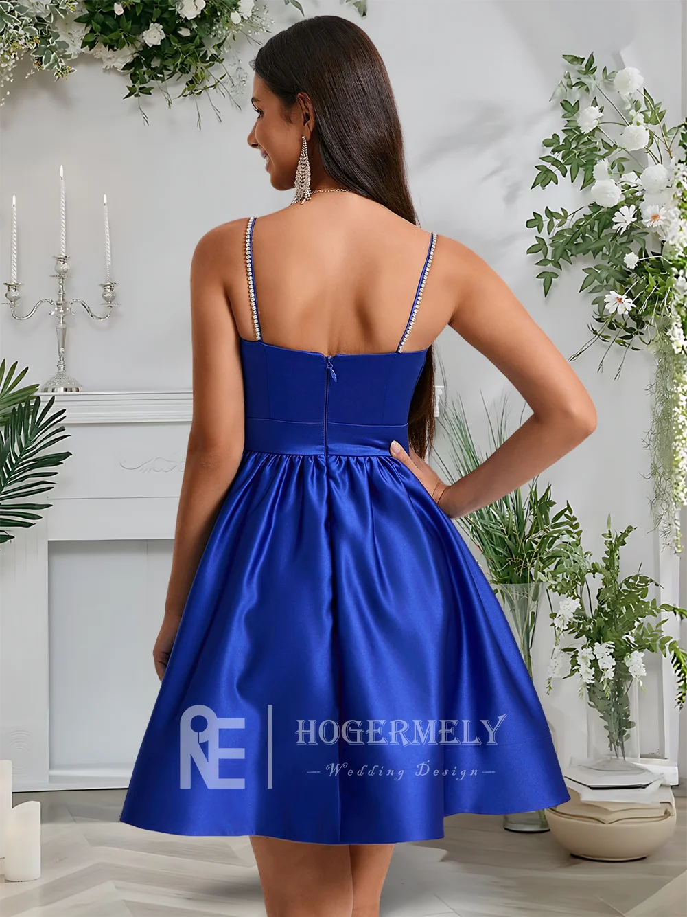 ชุดเดรสสั้นทรงเอไลน์สีน้ำเงินรอยัล สำหรับงานเลี้ยงค็อกเทล งานพรอม งานรับปริญญา งานแต่งงาน หรืองานปาร์ตี้ที่บ้าน  ผ้าซาติน คอวี ​