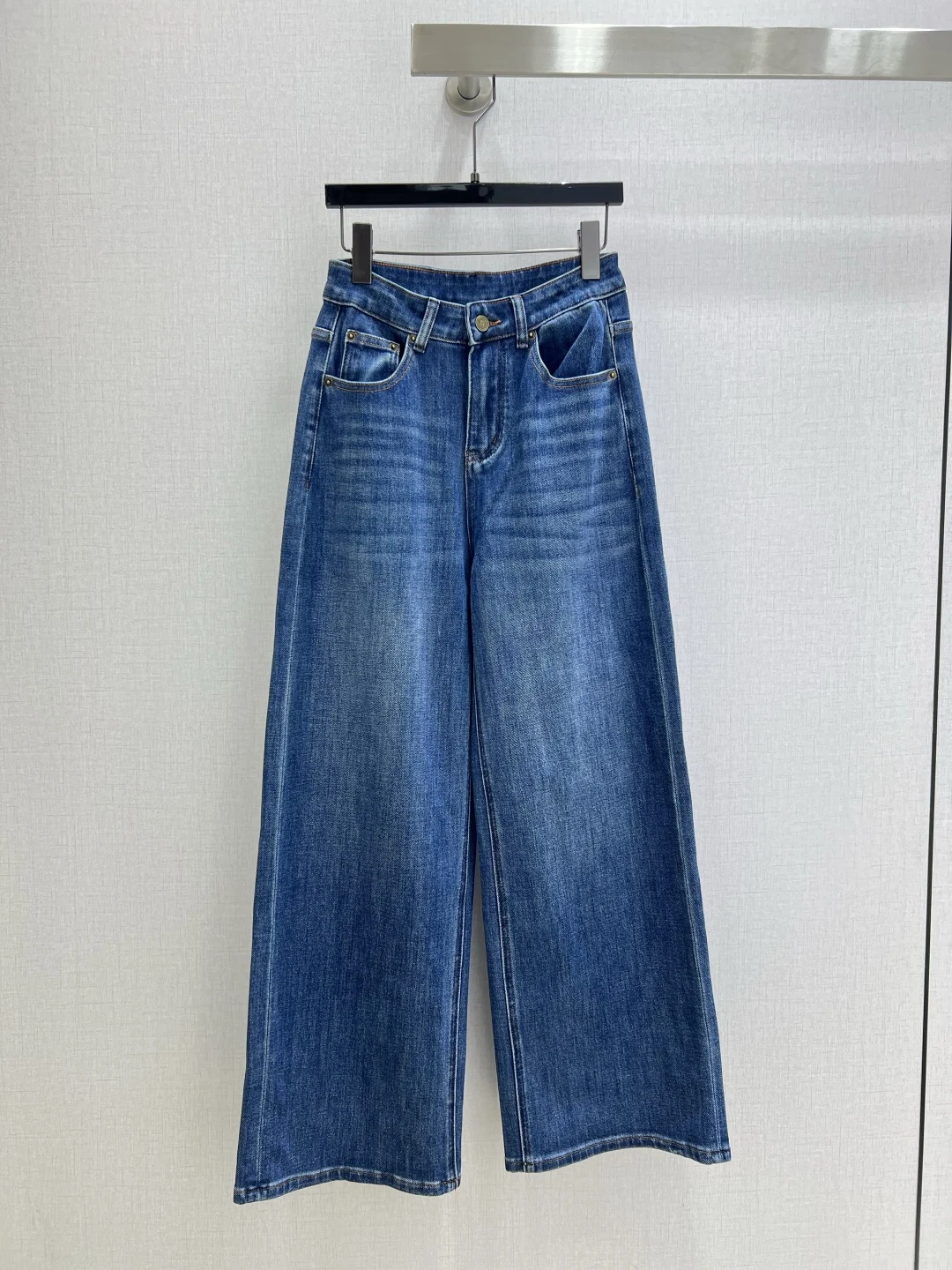 

High Quality Spring Autumn Women's Casual Fashion Embroidery Letters Cotton Denim Buttons Loose Straight Jeans JQ013