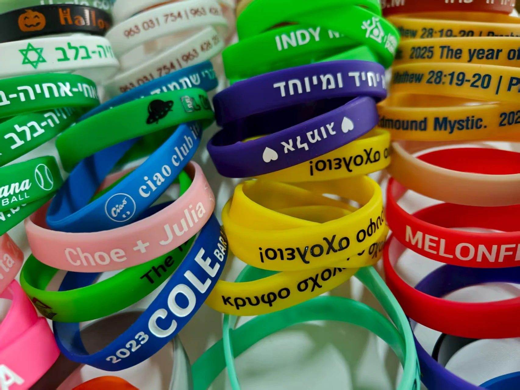 50PCS Silicone Bracelets All Kinds of Wristband Samples Rubber Band Clearance Sale Different Color Will Be Shipped Out Randomly