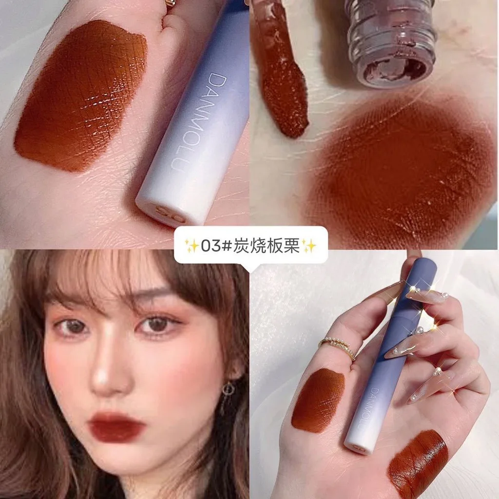 滑らかで光沢のある仕上がりを実現する、漫画プリント付きの防水マットベルベットリップグロス5個。