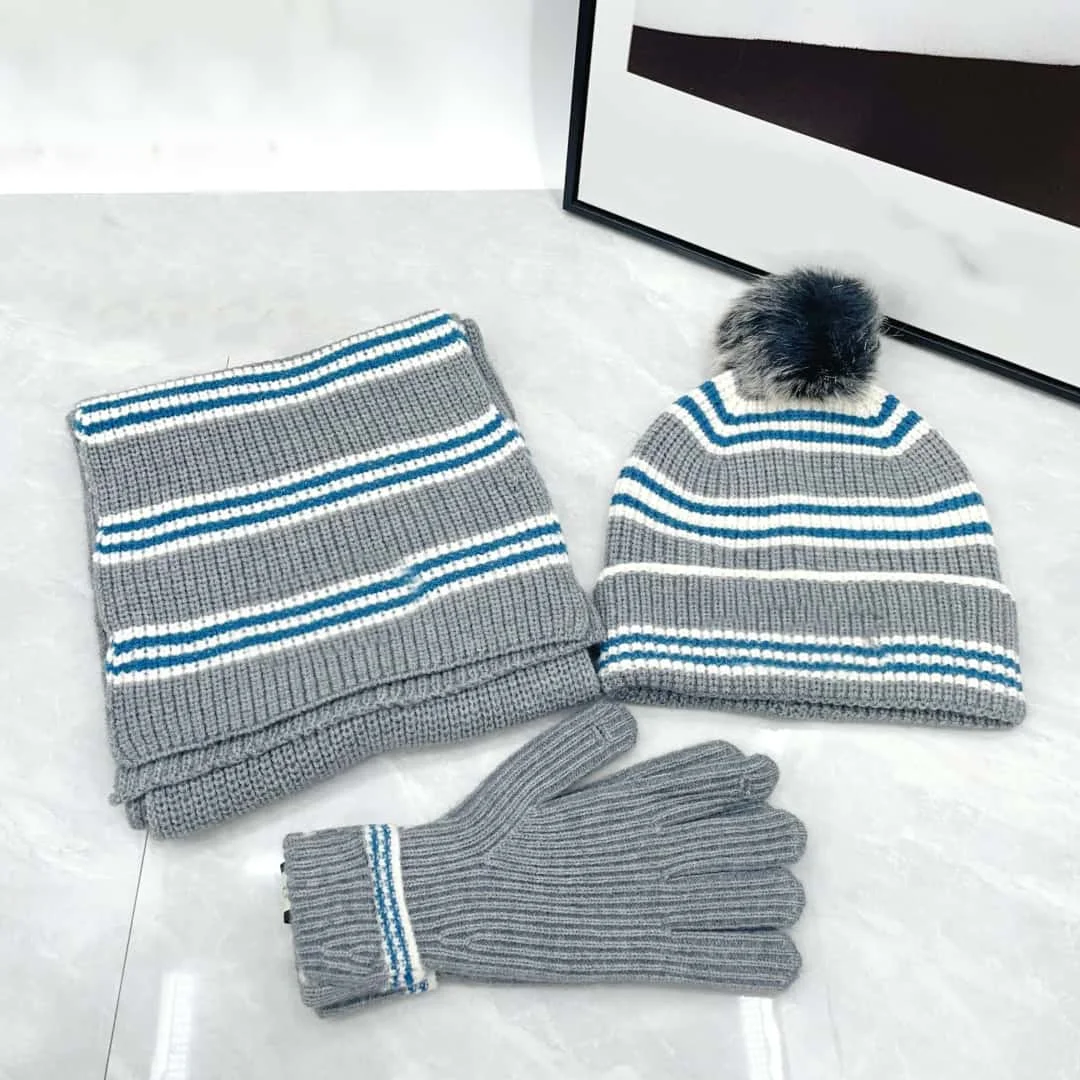 2025 قبعة وشاح قفازات ثلاث قطع مجموعة موضة جديدة عصرية مخططة الألوان التباين بسيطة متعددة الاستخدامات عادية الدفء لينة عيد الميلاد Fe #1
