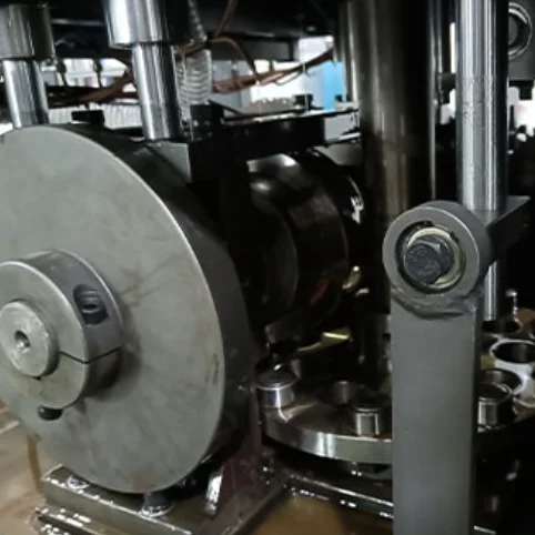 ماكينة تصنيع أكواب الشاي الورقية الأوتوماتيكية بالكامل، ماكينة قطع الأعمال الصغيرة ذات الميزانية المنخفضة الجديدة 90-100 قطعة/الدقيقة #3