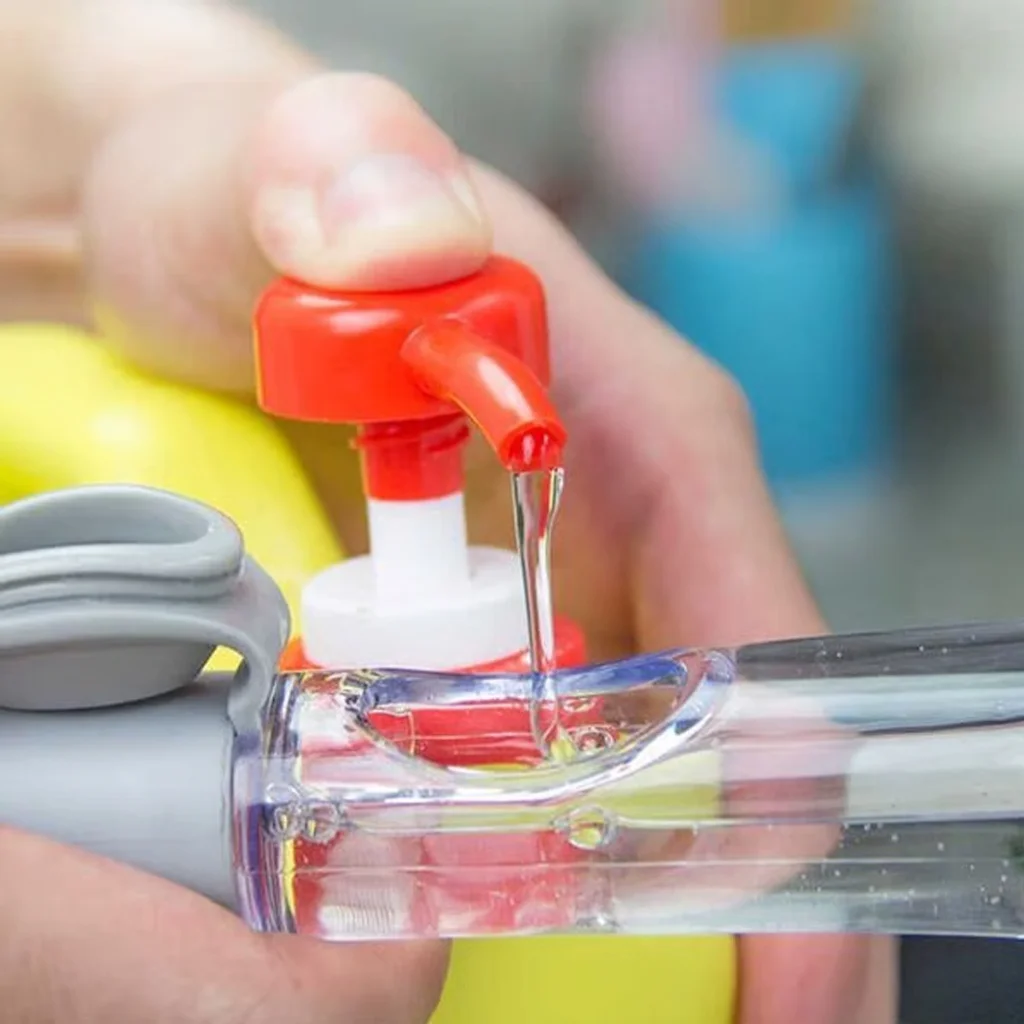 فرشاة تنظيف متعددة الوظائف ، 2 في 1 ، منظف موزع ، عملي ، مدمج ، نظافة المطبخ ، متين ، تخزين سهل الاستخدام #3