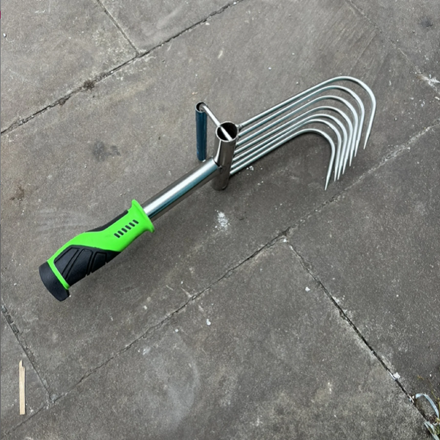 Hand Rake Gardening Tool Garden Rake Soil Tiller Garden Weeding Rake Multi-use Agricultural Straw Hoe Digging Gardening Tool