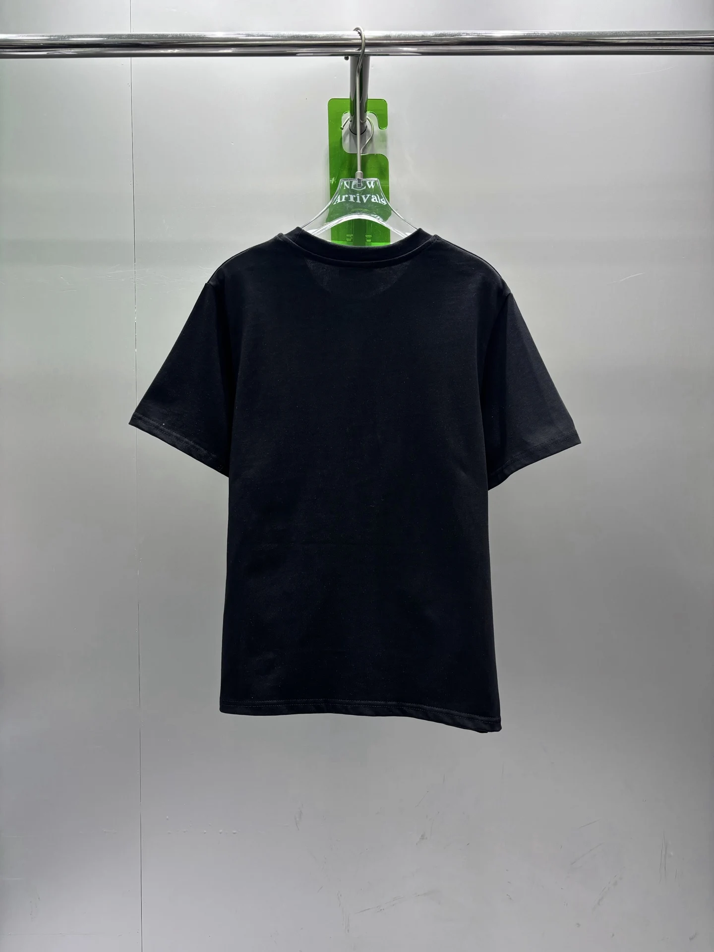 

Новая женская модная трикотажная рубашка с короткими рукавами и круглым вырезом со значком