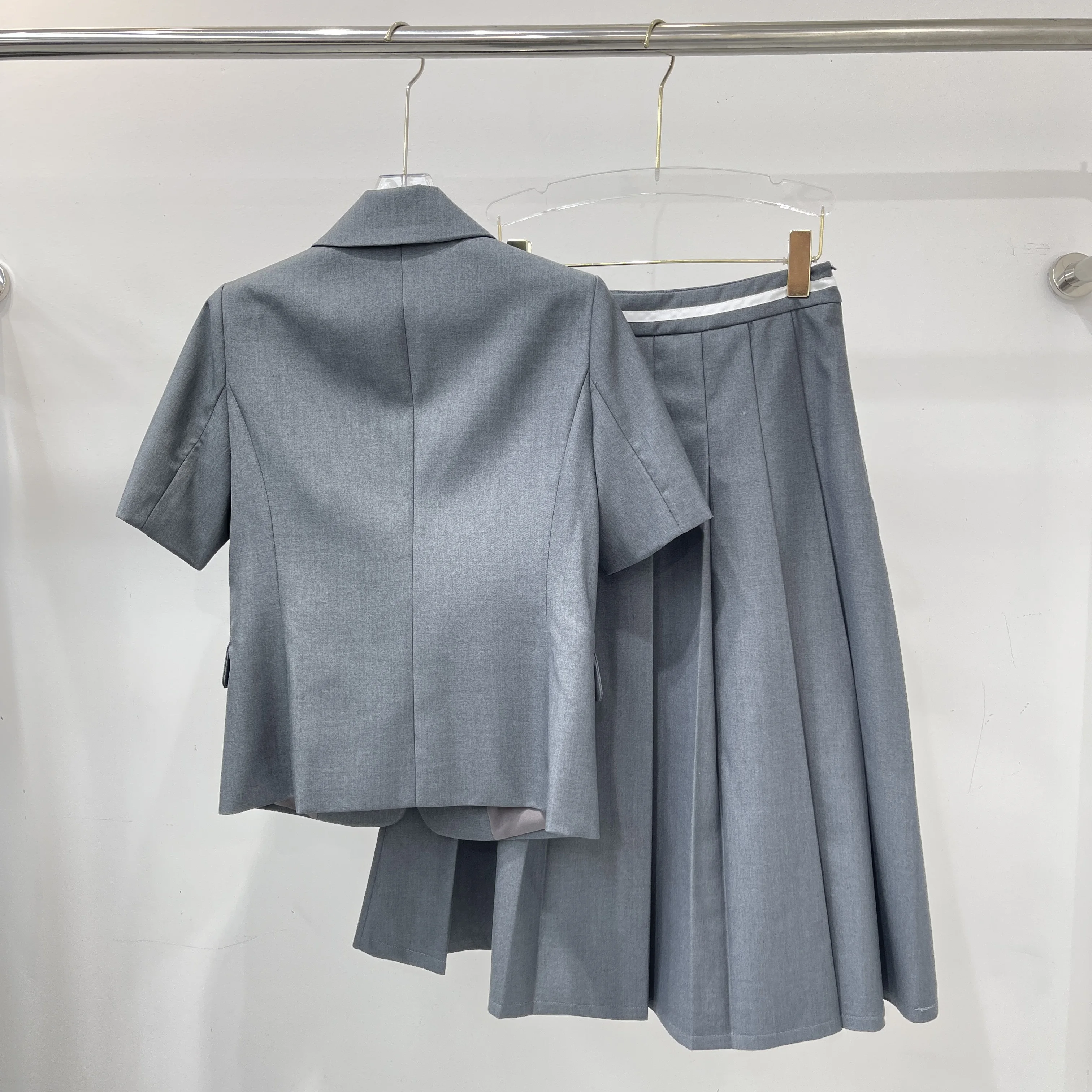 

2026 New Arrival Retro American style High-Quality Preppy Style Patch Pockets Suit + Pleated Skirt Set