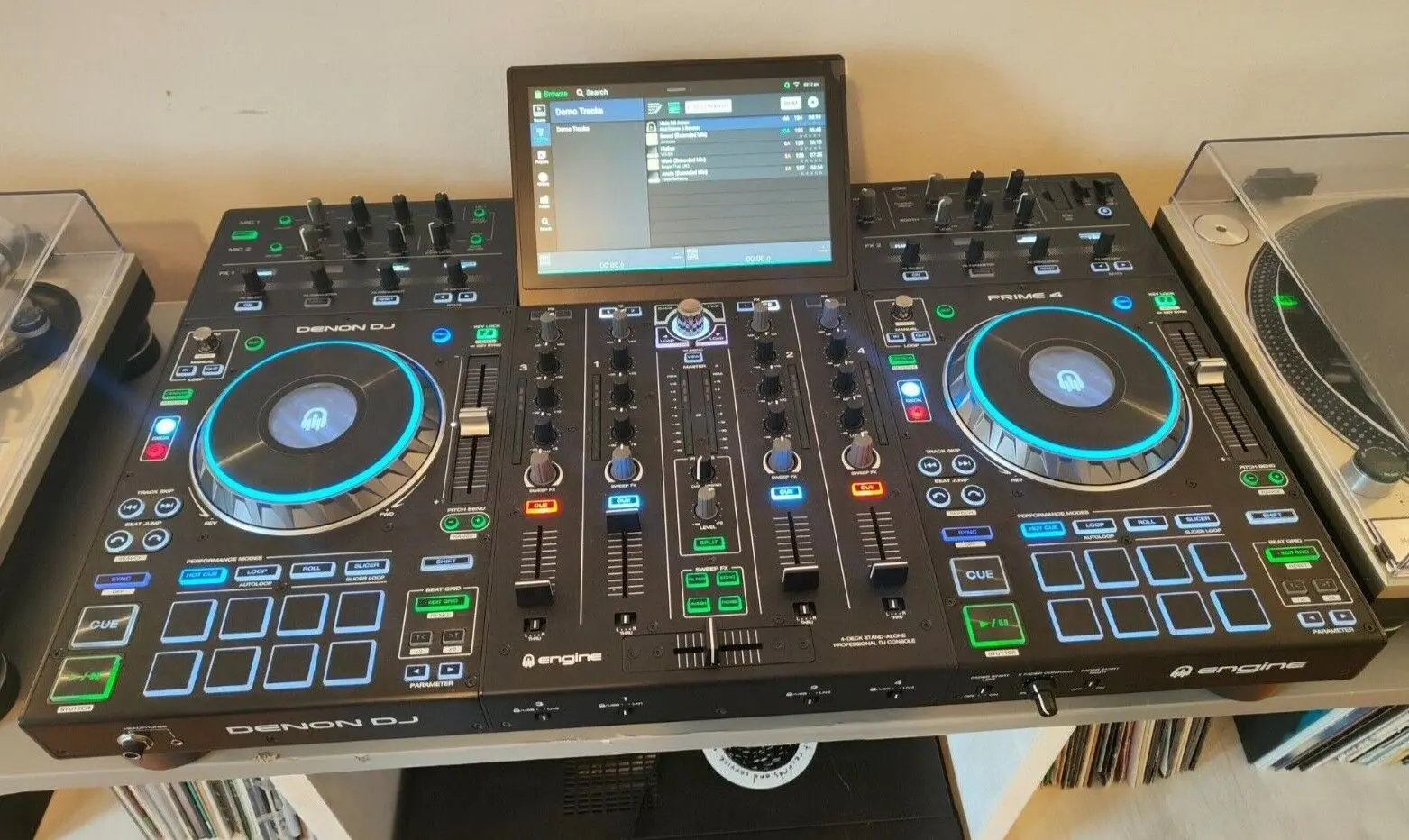 

ГОРЯЧАЯ ПРОДАЖА Автономная консоль Denons DJ Prime 4, чехол для полета Swan и защитный чехол, бесплатная доставка