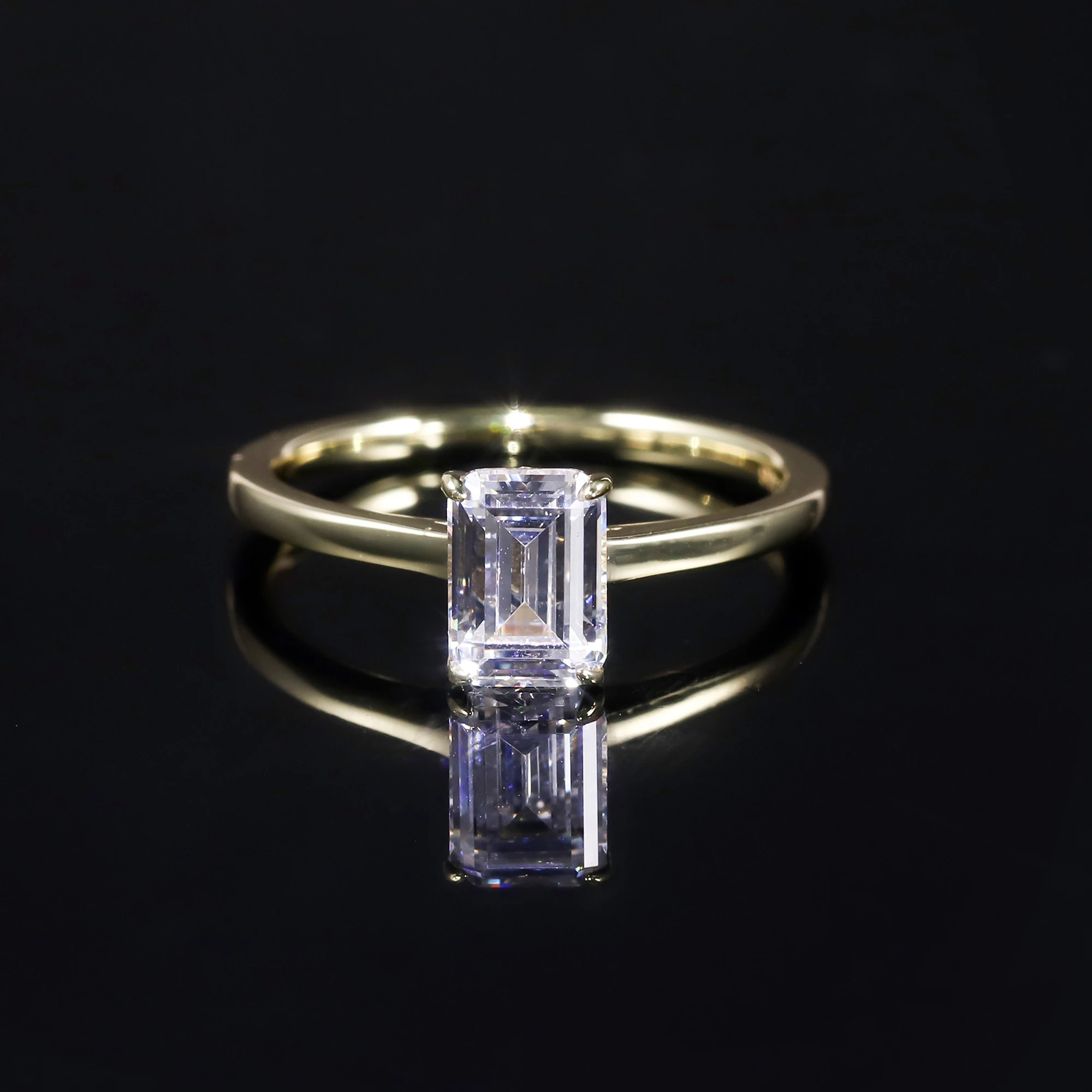 

GEM'S BALLET 1.0CTW 5x7mm Emerald Cut Freesia Hidden Halo Moissanite Solitaire Engagement Ring in 18k Gold Plated 925 Silver