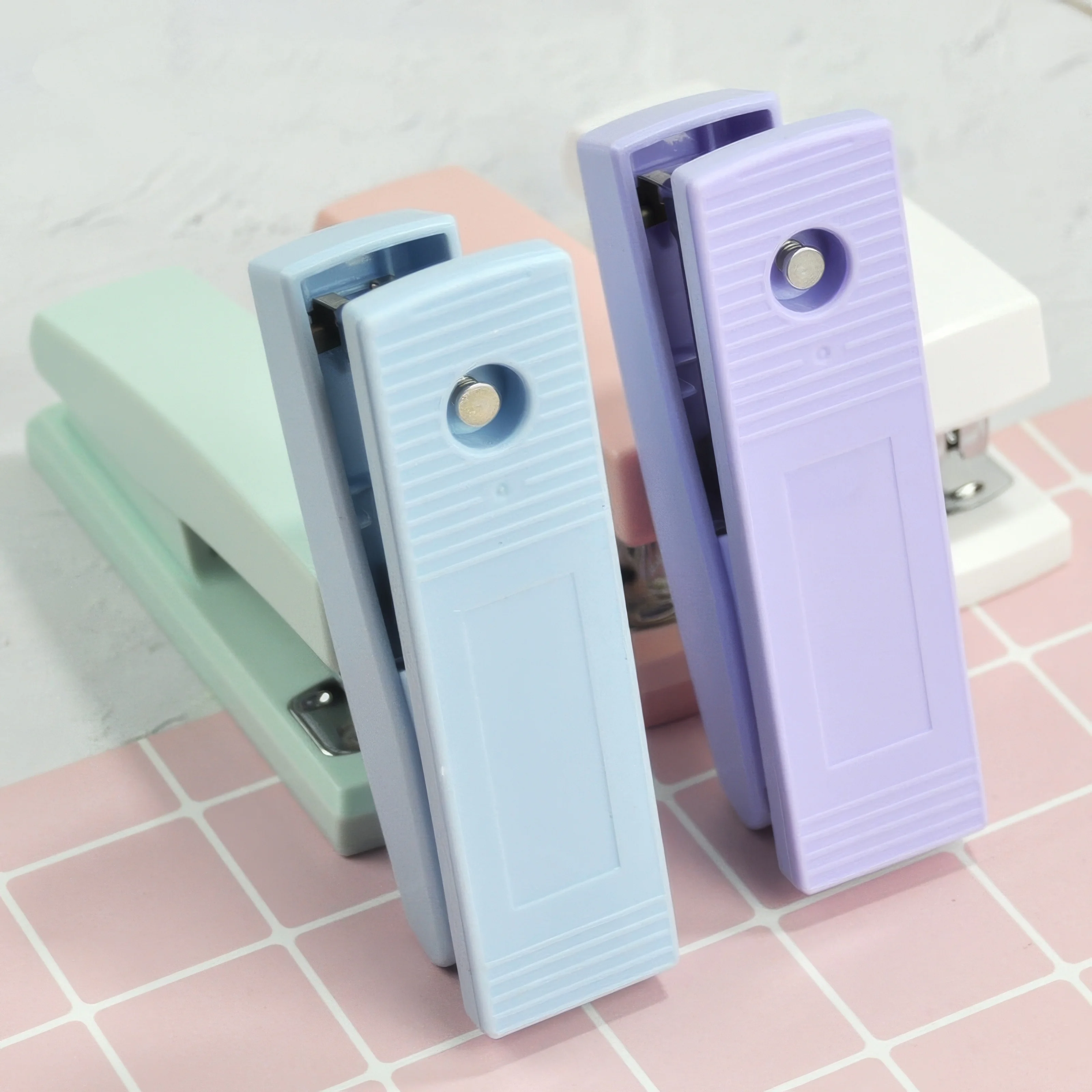 1 pcs Convenient Lightweight Stapler Single Piece Mini Size For Office Study Home Binding Needs