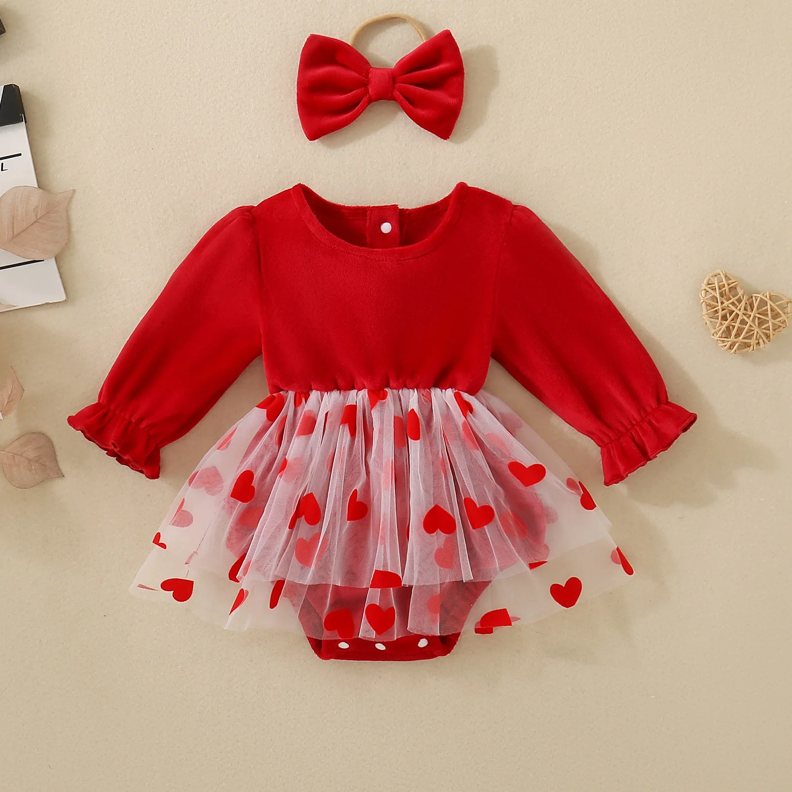 

Милое тюлевое платье с красным сердечком для маленьких девочек — дышащее хлопковое боди с рюшами на рукавах, идеально подходит для вечеринок и повседневной носки.