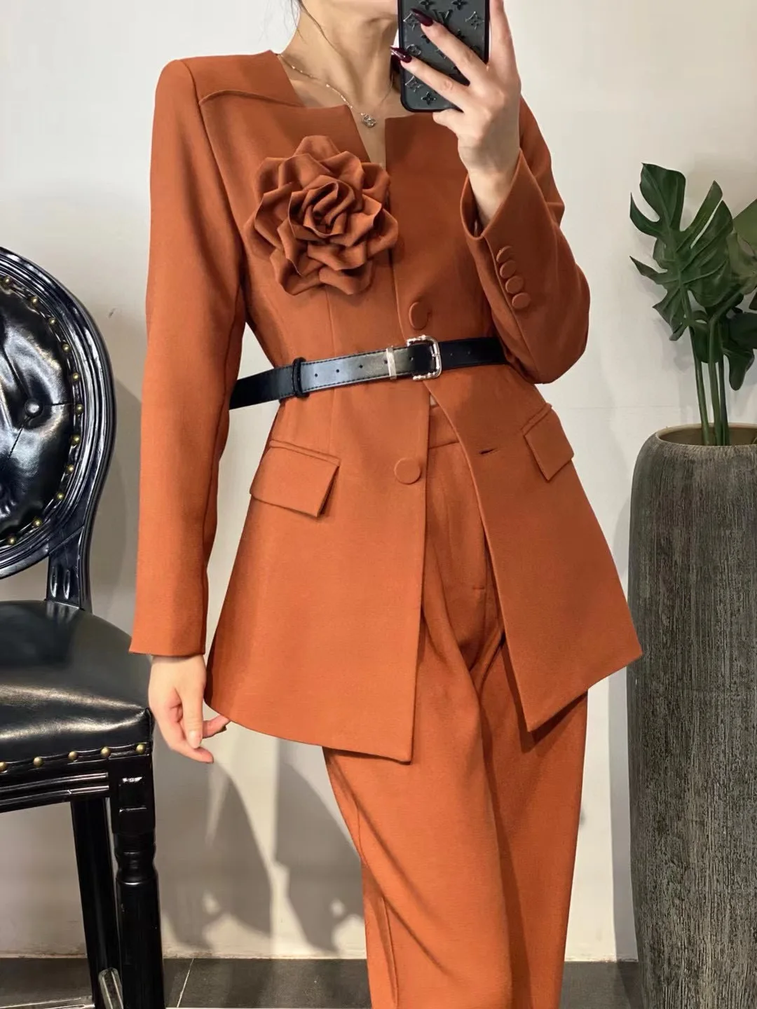 Elegant high quality flower decorated pants suit