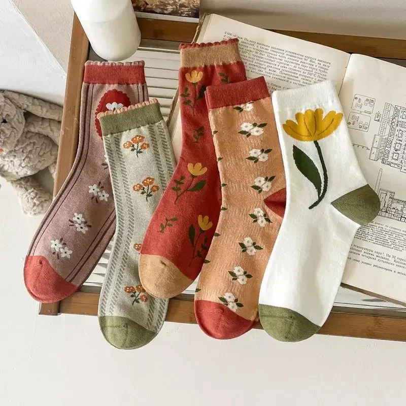 Skarpetki z kwiatowym nadrukiem damskie moda japońska długie skarpetki w stylu Vintage Harajuku Retro Streetwear kobiece damskie dziewczęce Kawaii śliczne skarpetki Sox — zdjęcie 2