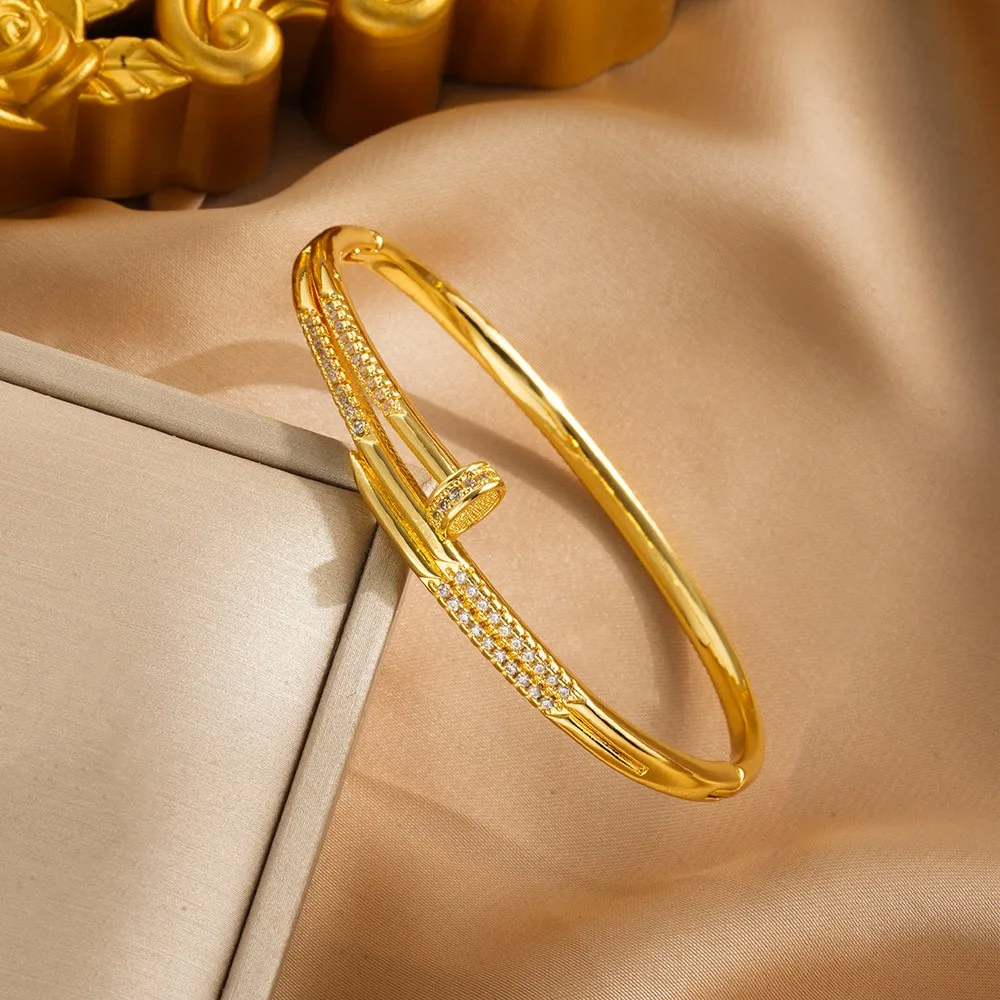 

Luxury Elegant Gold-Plated Crystal Bangle Bracelet for Women - Sparkling Rhinestone Accents for Stylish, Sophisticated Fashion