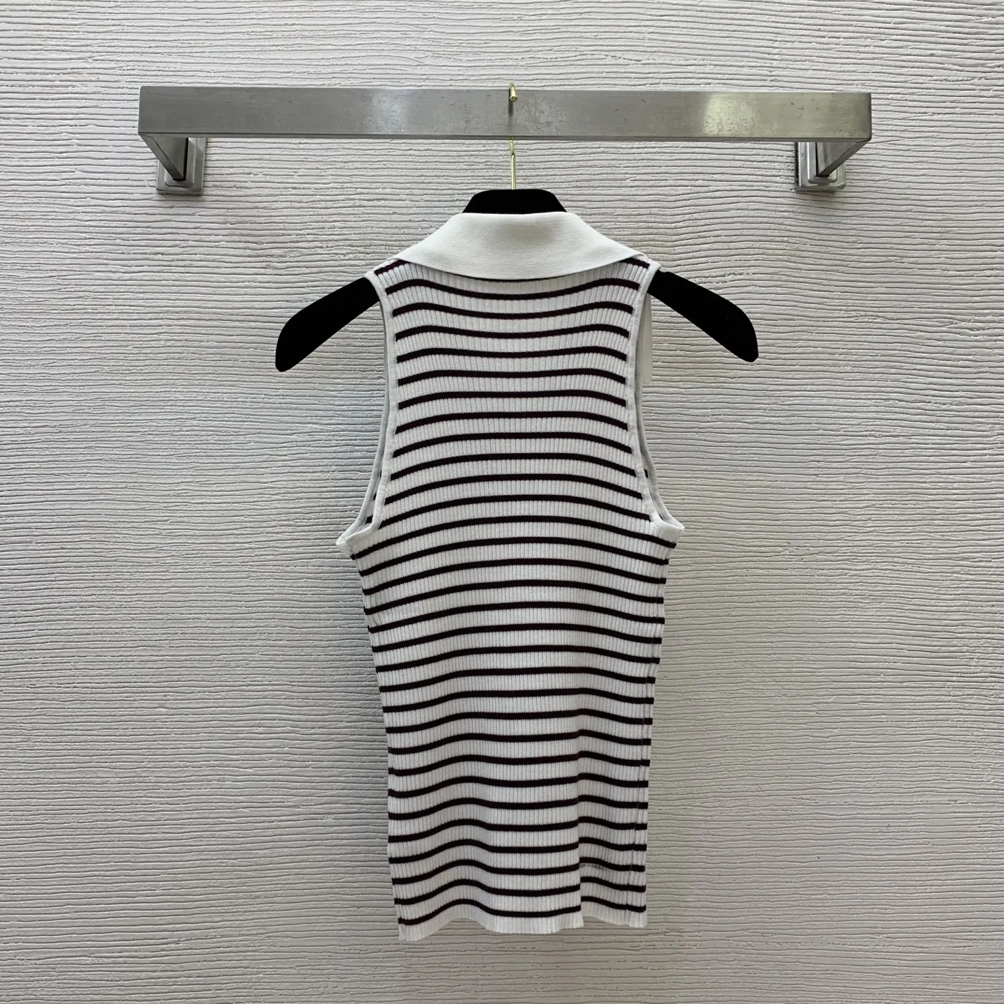 

2025 Summer New Women's Lapel Slim Fit Sleeveless Striped Sweater Casual And Comfortable Style