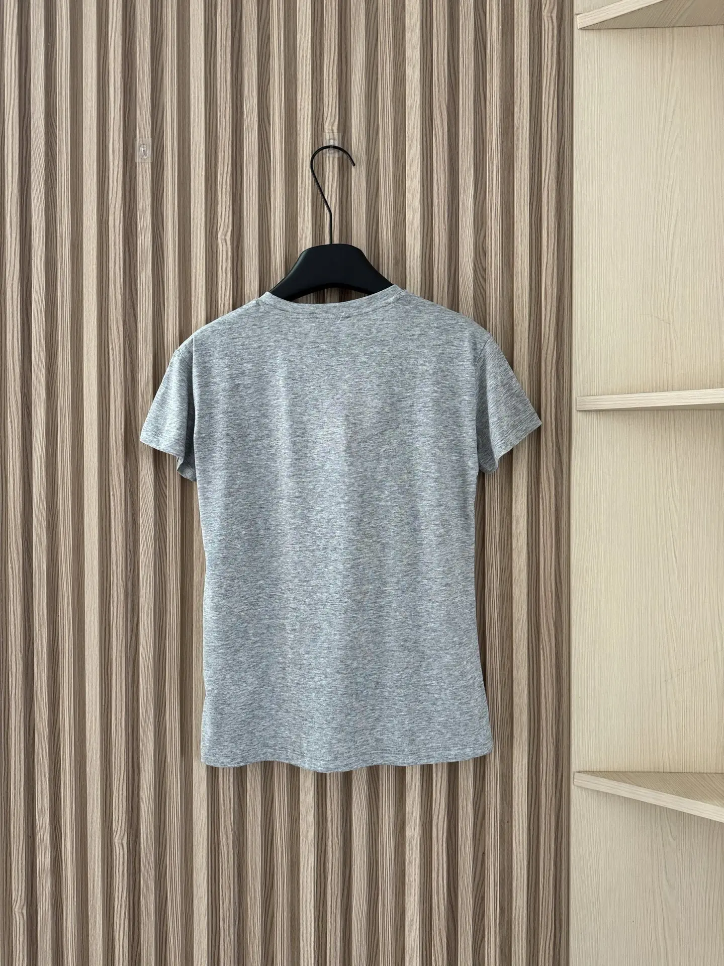 

Весна/Лето 2025г должен быть! Однотонная футболка с круглым вырезом и короткими рукавами — эластичный облегающий крой, удобный и стильный, идеально подходит для Erran