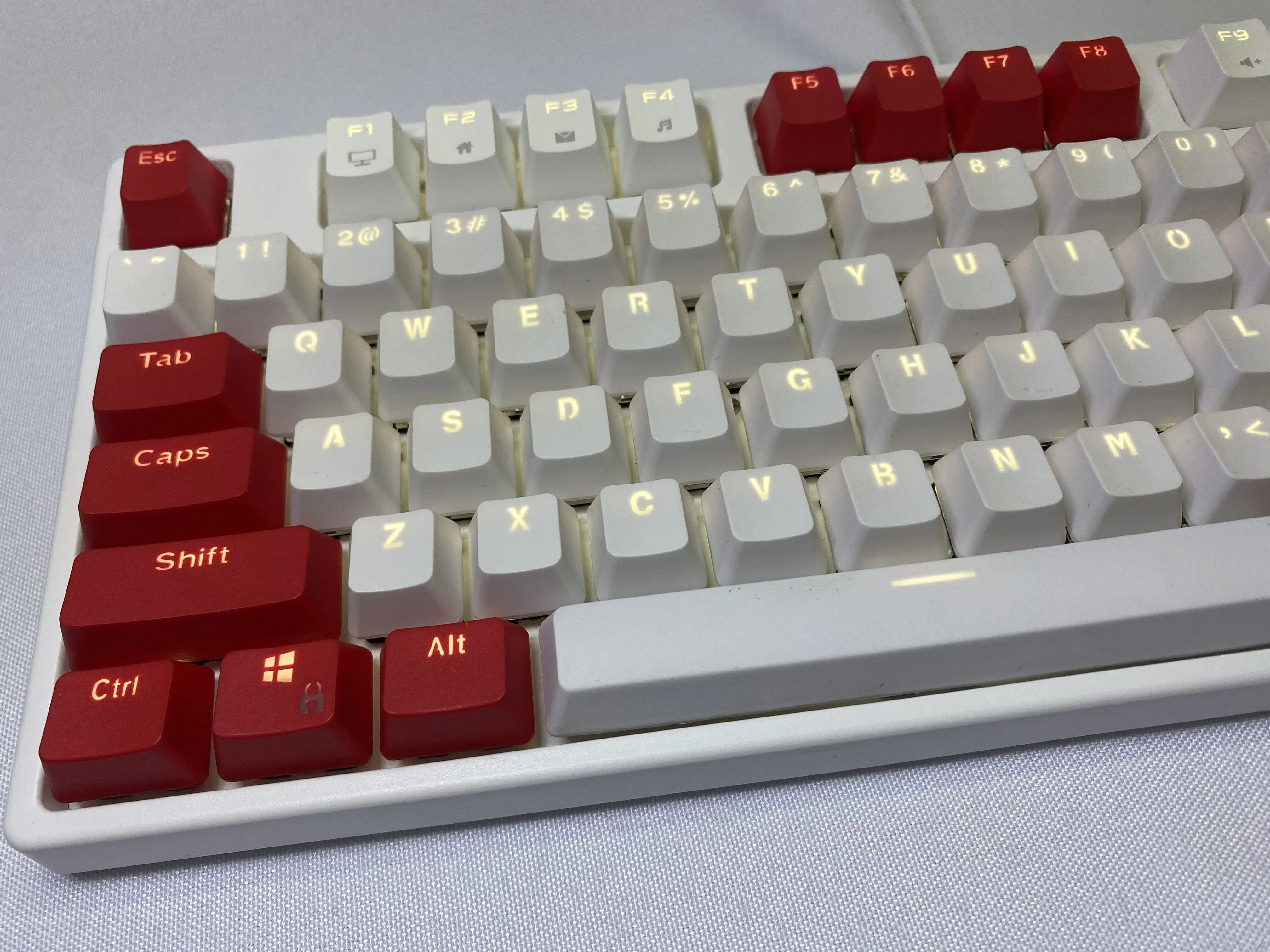 Teclas de Teclado mecánico de altura OEM, 87 teclas rojas y blancas, Material PBT, caracteres retroiluminados dobles, teclas transparentes para juegos