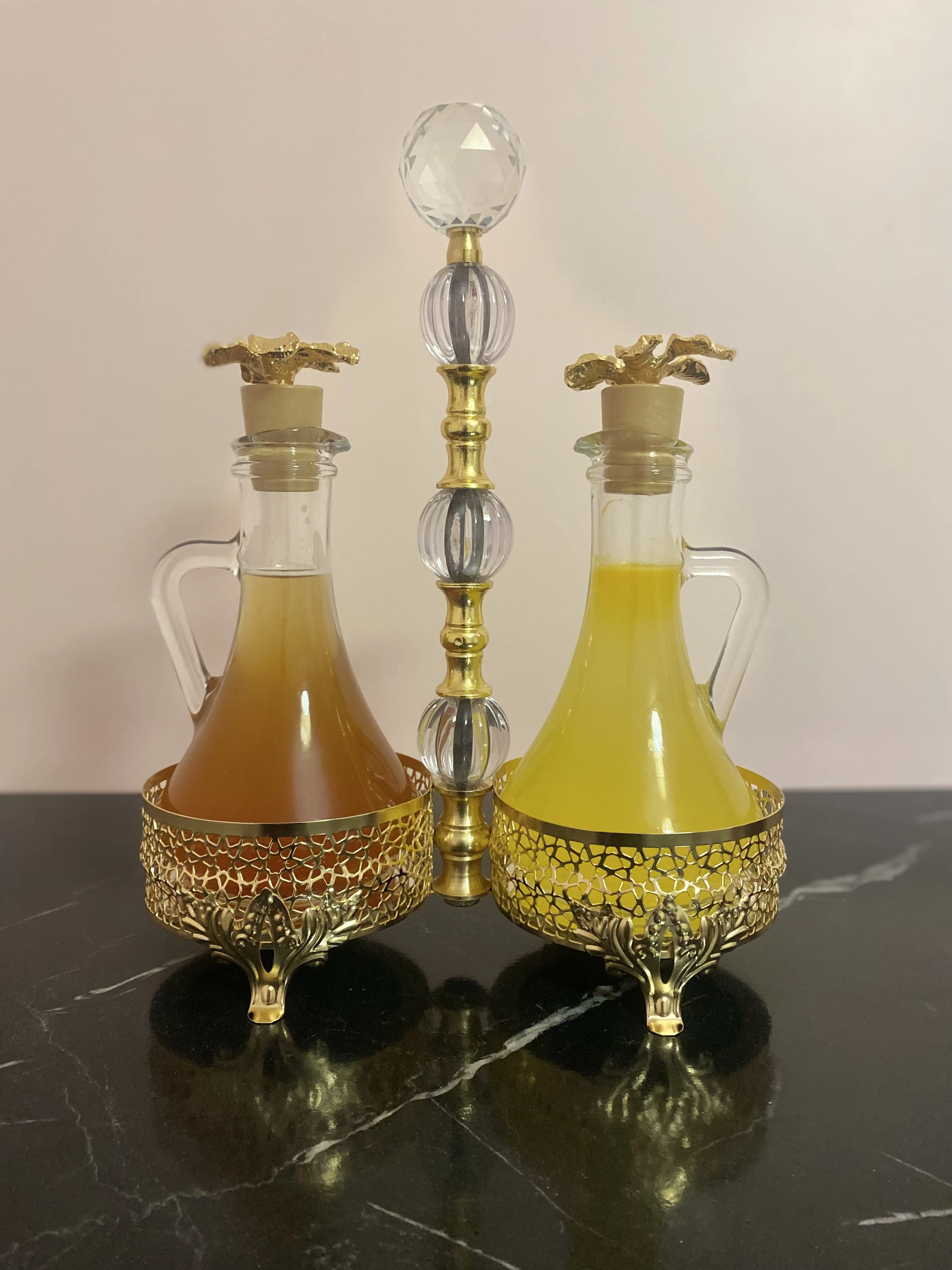 Elegant Stylish Olive Oil And Vinegar Dispenser Sauce Bowl 2 Bottles Gold Dining Table, Kitchen Decoration Metal and Glass Compatible High Quality Crystal Top Leg Stand Produced with Workmanship