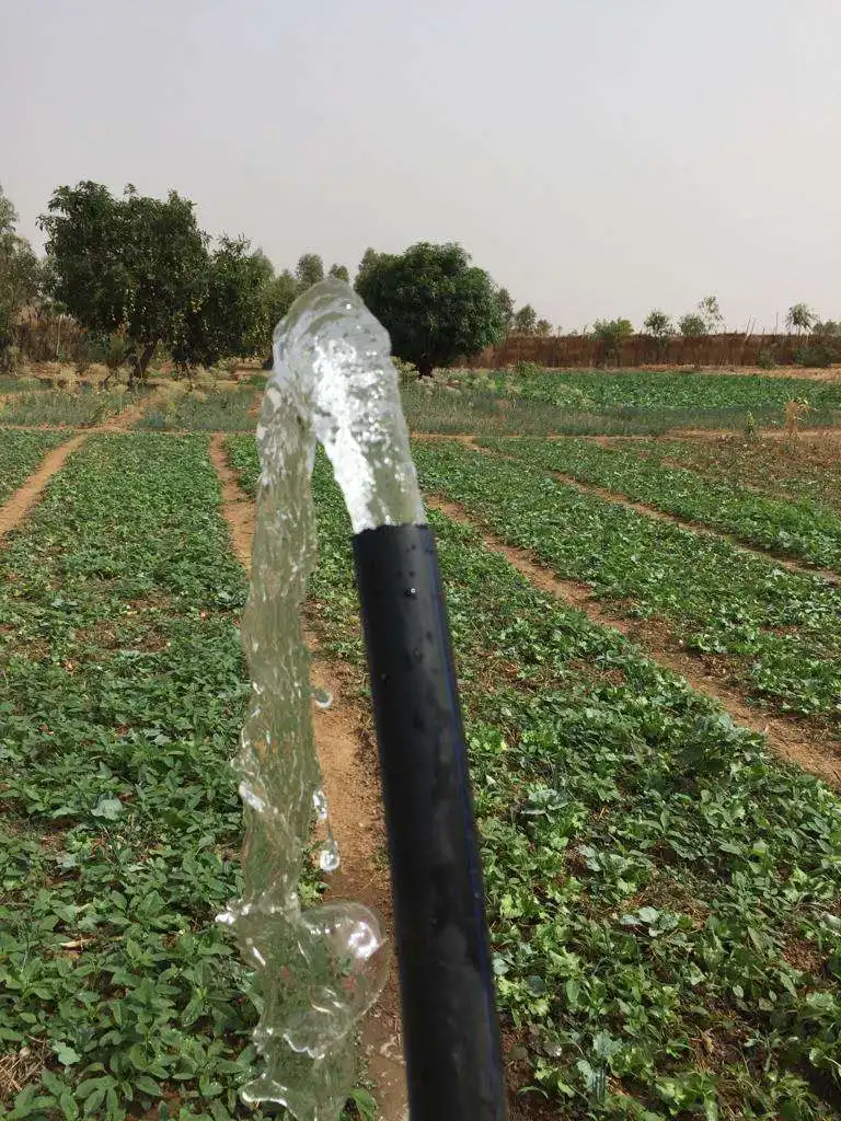 

4-дюймовые прочные гибридные солнечные насосы мощностью 2 л.с. для продажи, крыльчатка из нержавеющей стали 304, включение и выключение сетки, погружная система водяного насоса для глубокой скважины