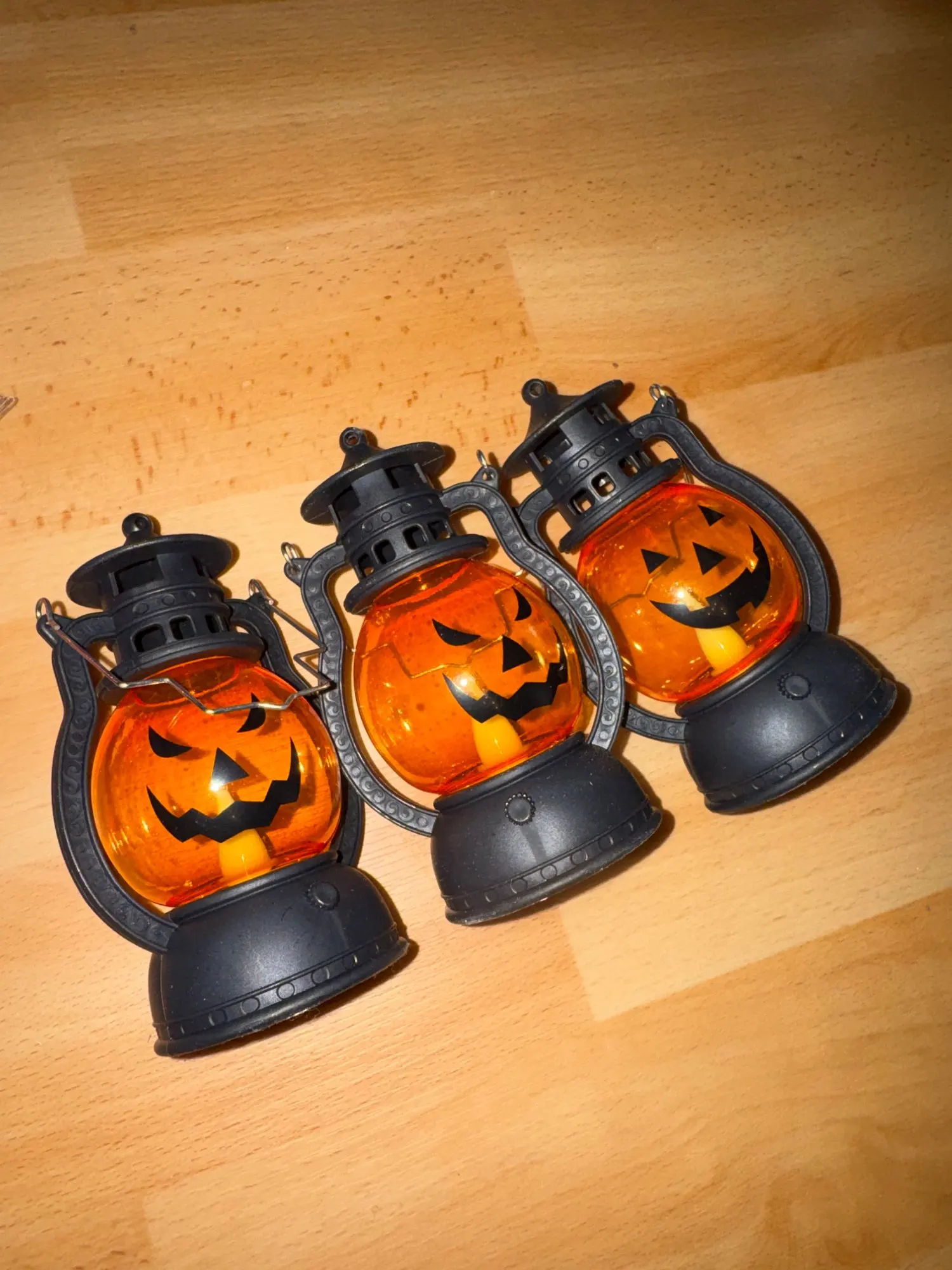 Halloween LED Hanging Pumpkin Lantern Light Ghost Lamp Candle Light Retro Small Oil Lamp Halloween Party Home Decor Horror Props photo review