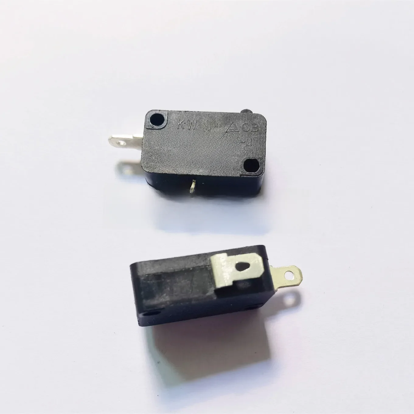 Oryginalny nowy 100% KW3AT-16 2pin mikro przełącznik 16 (5) 250V 1E4 T125 16A 125V w jedną stronę zamknięte zgrzewanie punktowe — zdjęcie 2