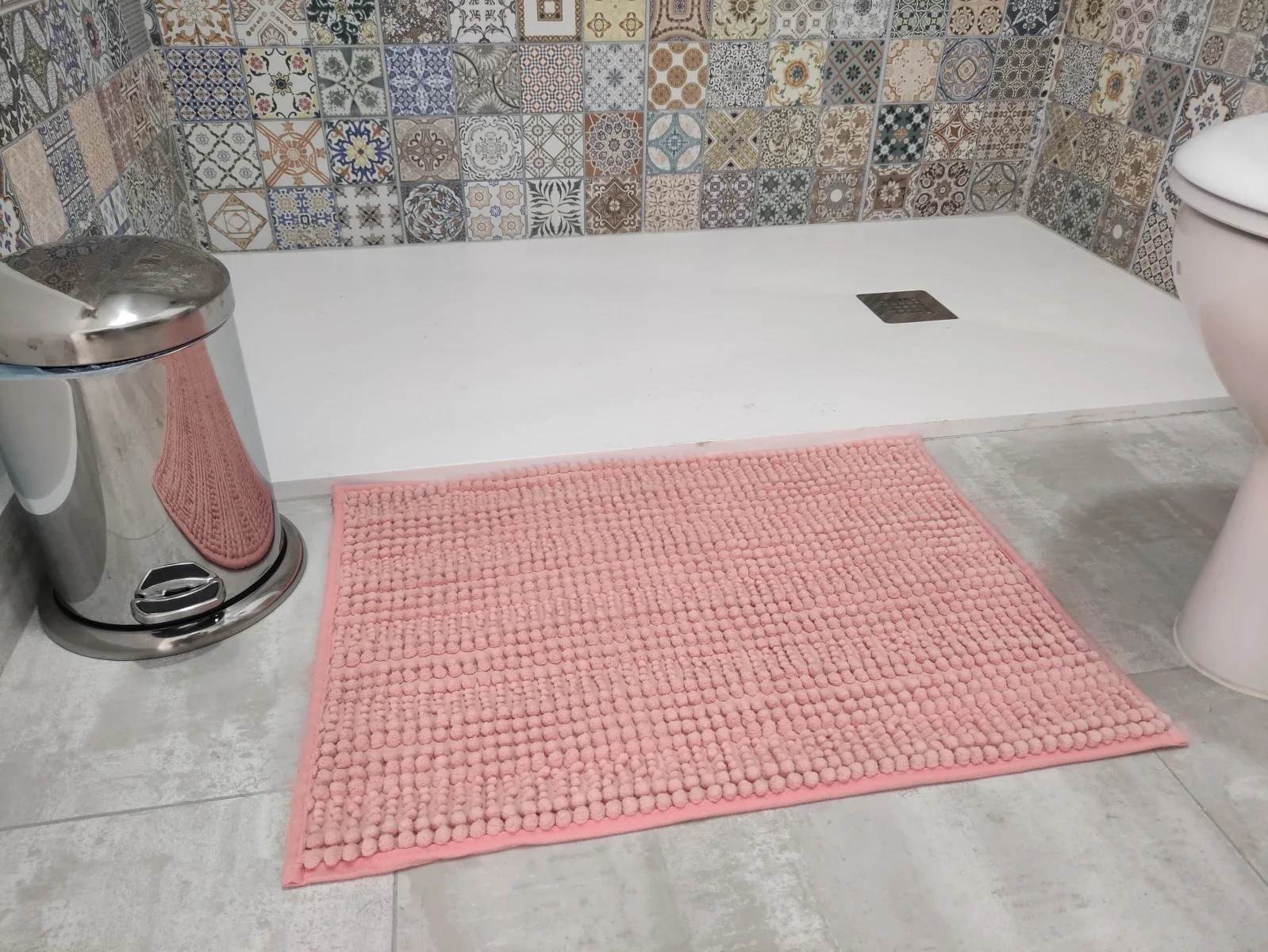 Comercial Candela| Tapete De Banho| Composição Chenilla| Base Antiderrapante| Excelente Absorvência|