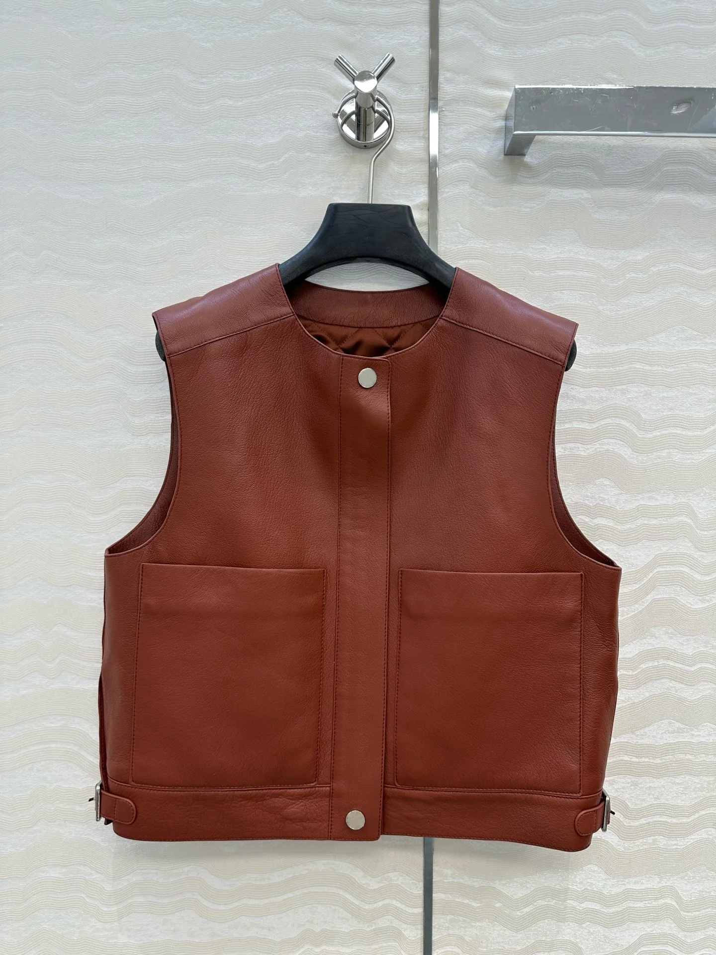 

Classic Women's 100 Imported Lamb Leather Vest Jacket Custom Lychee Grain Versatile Chic High End Padded Lining Warm Slimming