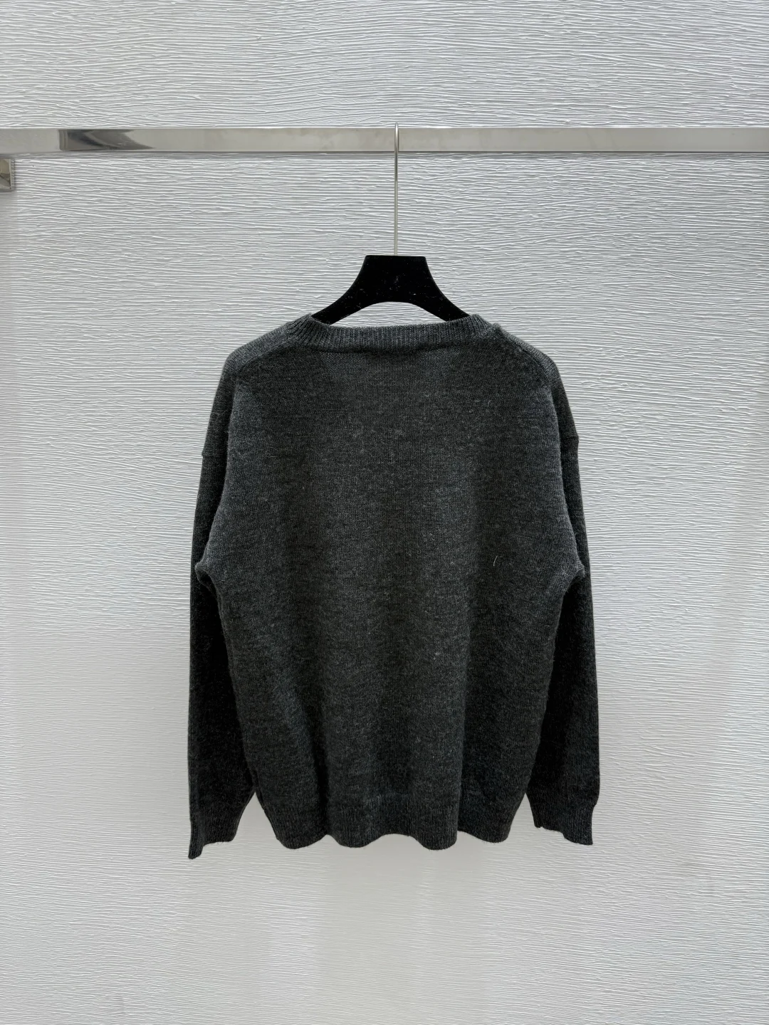 

New Solid V-neck Knitted Long-sleeved Shirt for Ladies in Early Autumn