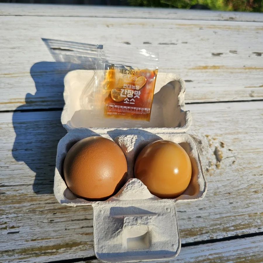 بيض مع صلصة الفلفل الحار 2 ، 12 ، 2 ، 4