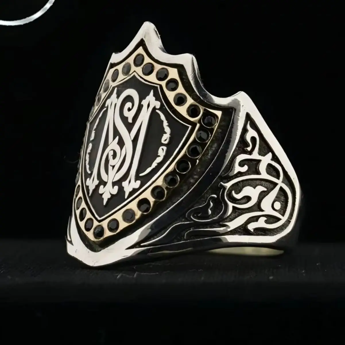 Anillo de protección de plata 925 con letras personalizadas y piedras de circonita negra, anillo de diseño para sus seres queridos con letras intercambiables