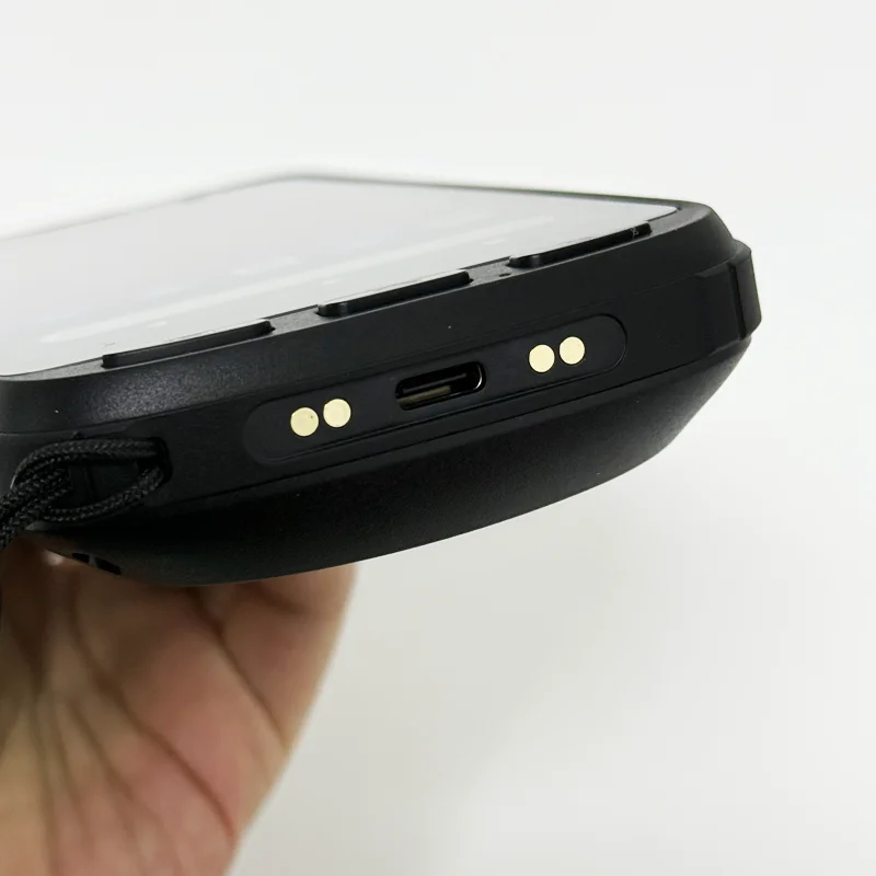 Terminale PDA 4G per lettore portatile Android RFID con scanner di codici a barre NFC robusto 860-960Mhz per magazzino