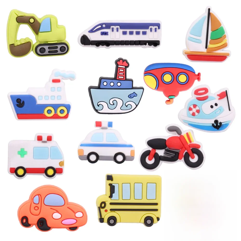 Breloques de chaussures en PVC, décorations de boutons, véhicule EbTrain, bateau, sous-marin, ambulance, moto, bus, jardin, 1 pièce