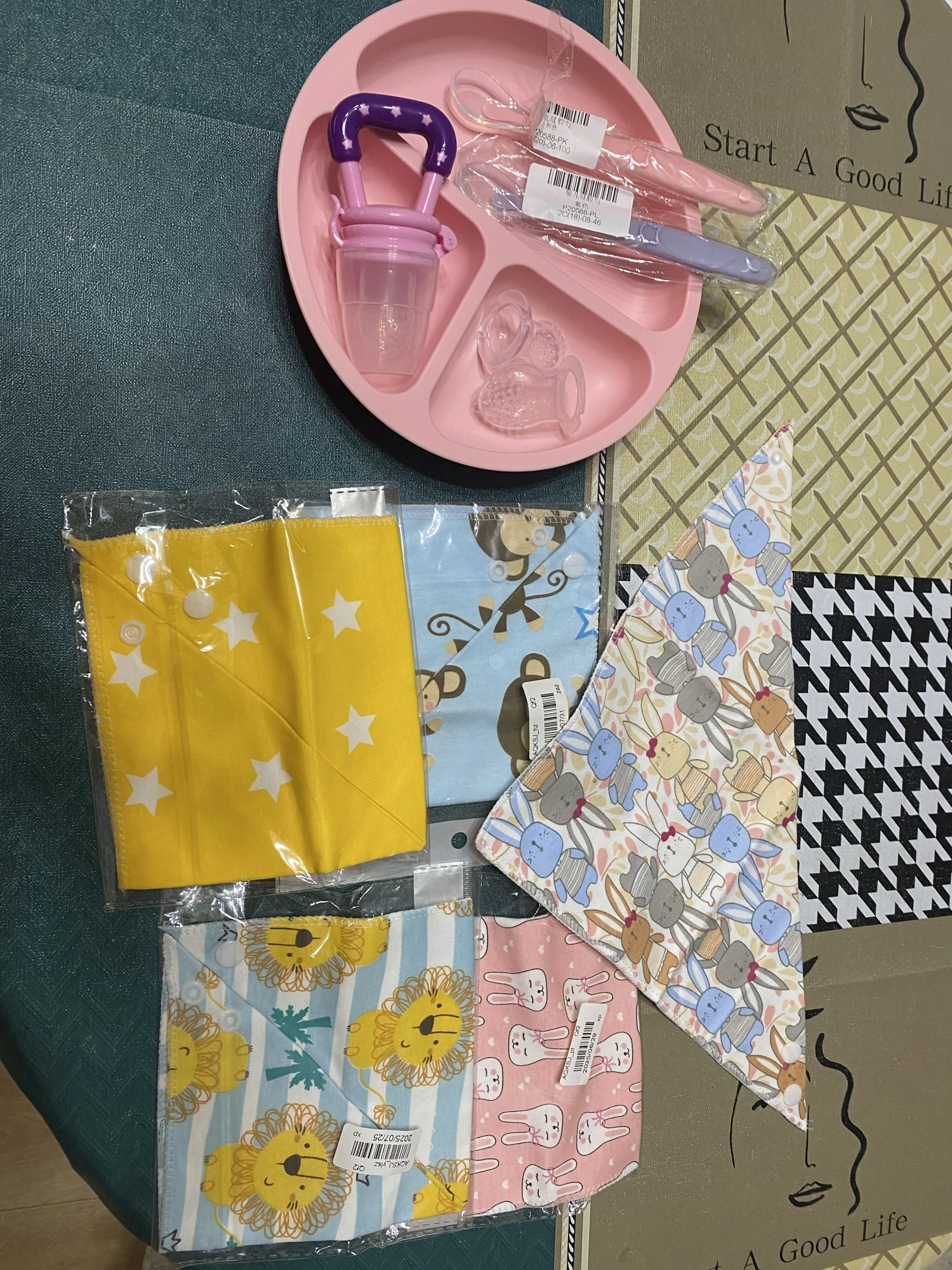 Baby Cotton Feeding Apron Triangle Bibs Girls Boys Cartoon Feeding Scarf Bib Collar Bib Burp Cloth Bandana Saliva Towel photo review