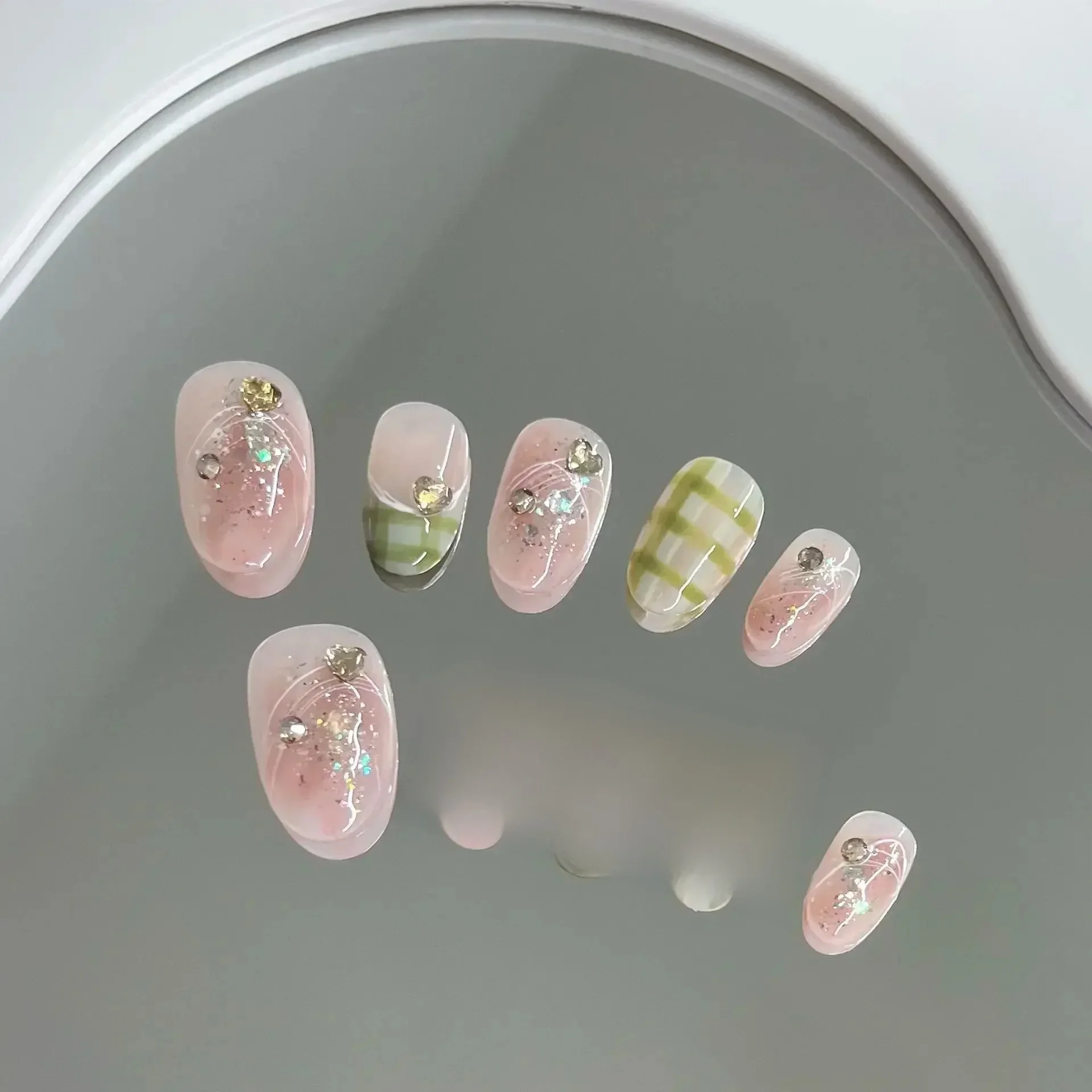 10Pcs Krótkie Ręcznie robione Różowe Paznokcie Sprężynowe Francuskie Rhinestone Pełna Pokrywa Fałszywe Paznokcie Plaid Manicure Noszone Końcówki do Paznokci Art — zdjęcie 2