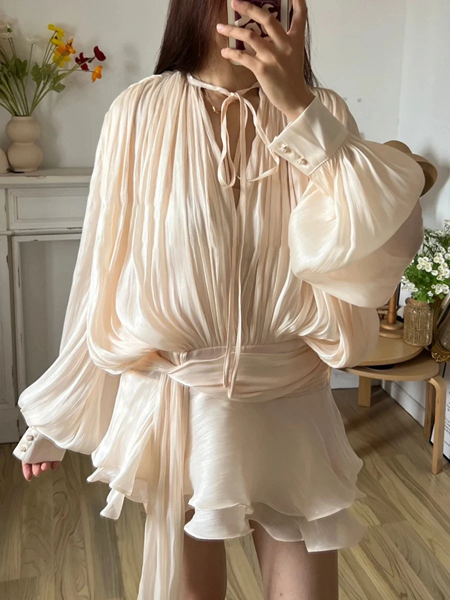 TWOTWINSTYLE Effen Blouse Mini Jurken Voor Vrouwen V-hals Lange Mouw Gesplitst Lace Up Zoete Stijl Jurk Vrouwelijke Kleding Mode - afbeelding 2