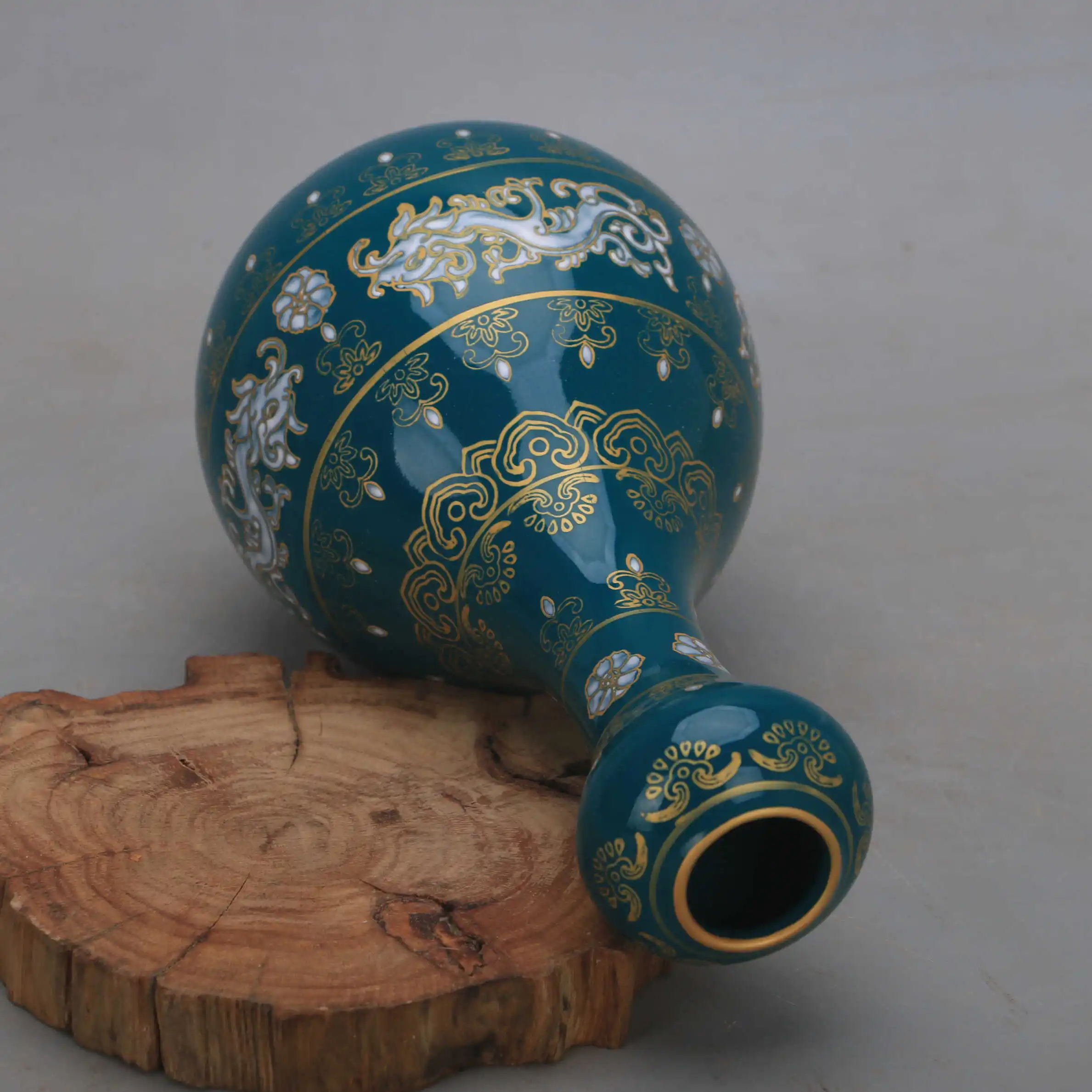 Vintage Qing Dynasty Style Green Glaze Gold Dragon Garlic Head Porcelain Vase Home Decor Collectible Ornament
