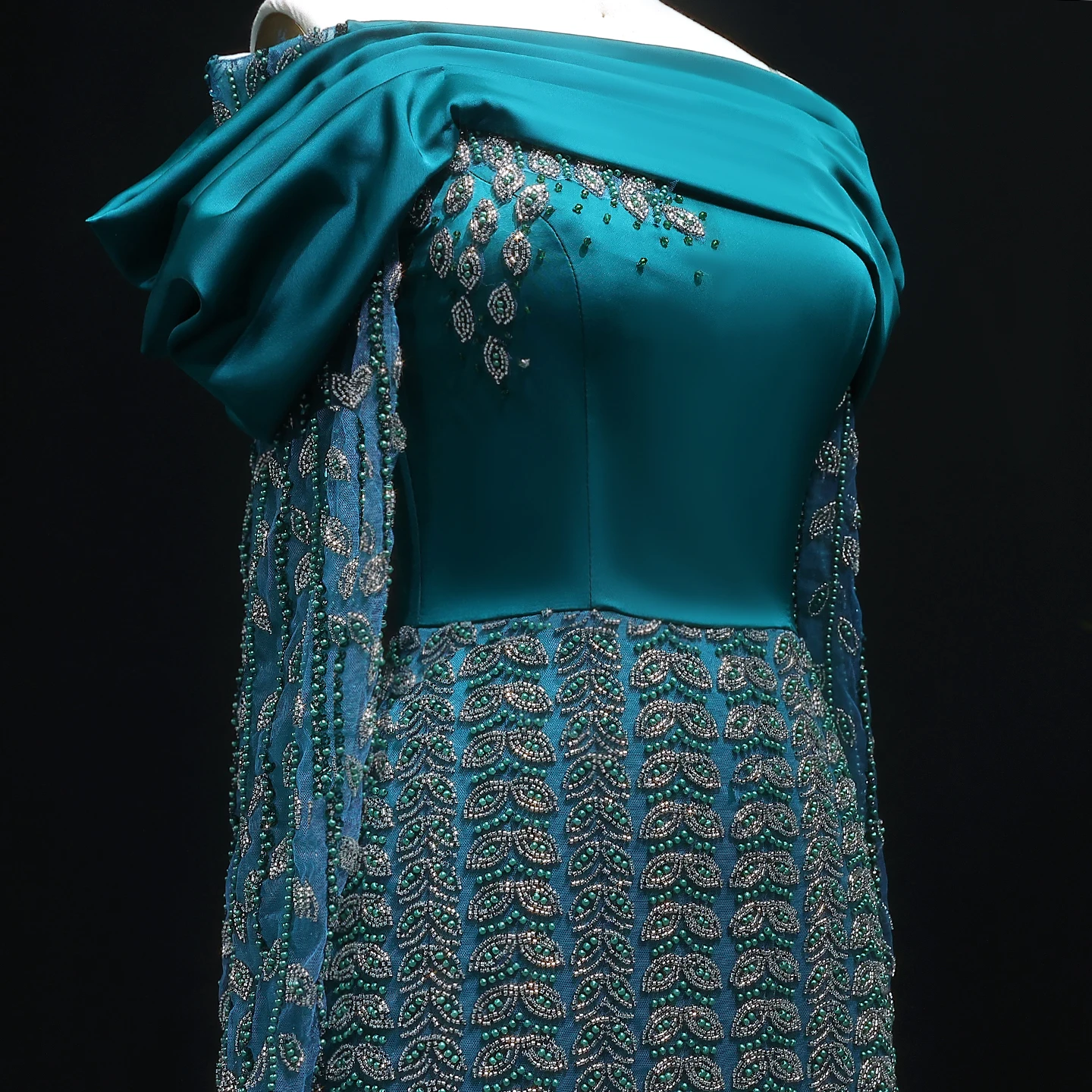 Sharon Said Abendkleid Luxuriöses Etuikleid Dubai Schulterfreies Langarm-Kleid mit Drapierung Arabisches Formelles Hochzeits- und Partykleid SS695 Maßanfertigung – Detail 8